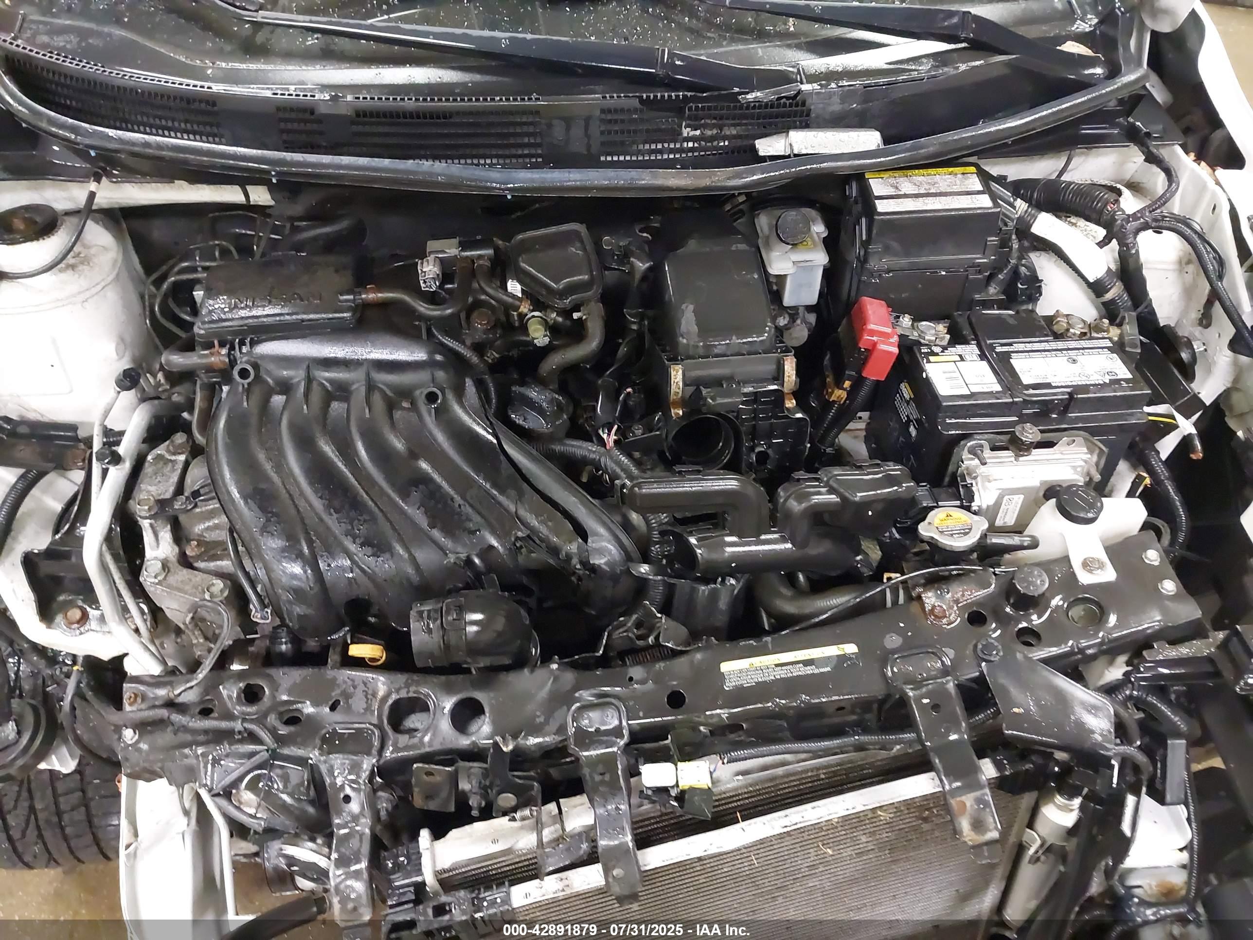 NISSAN VERSA image 10