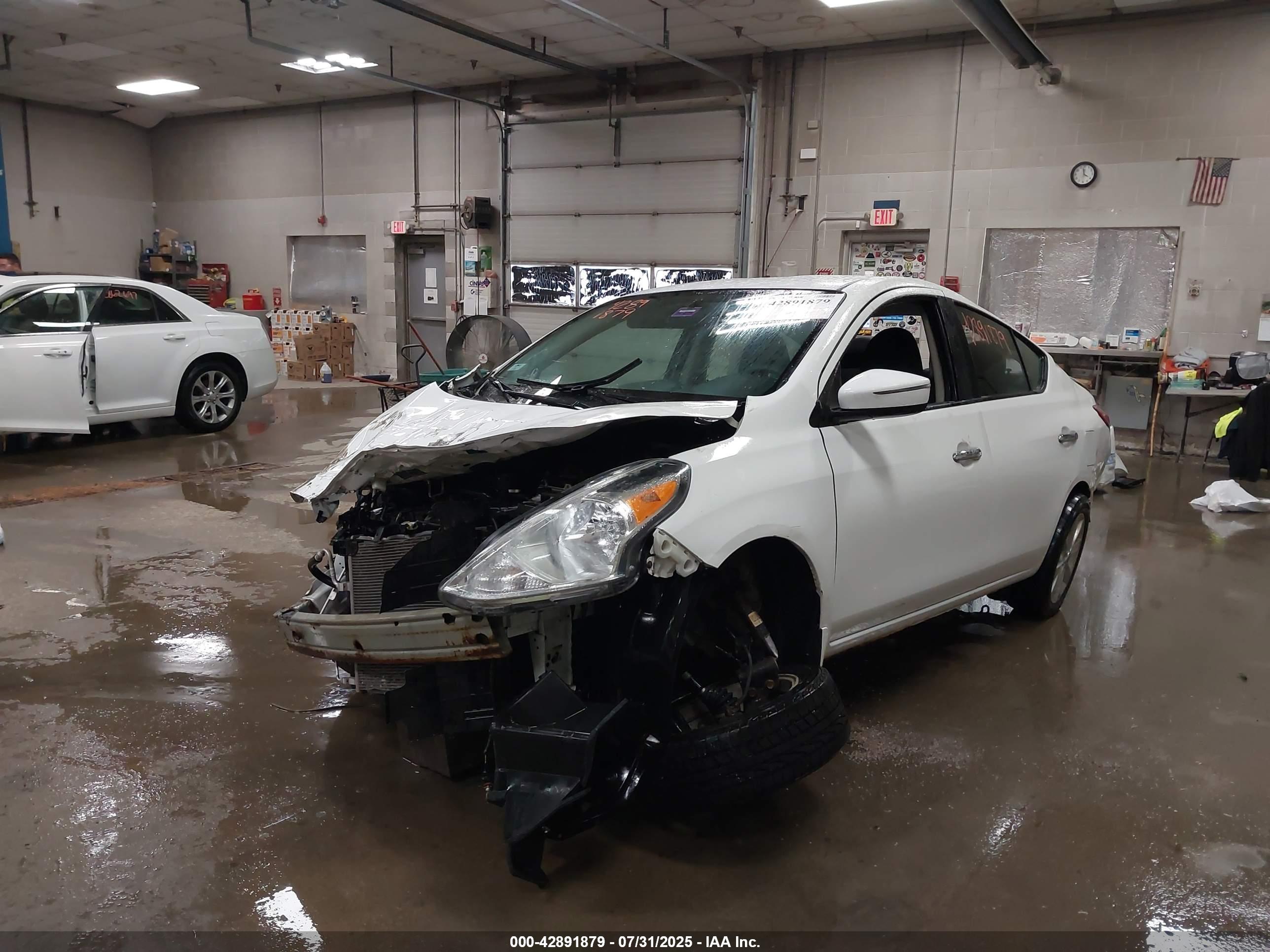 NISSAN VERSA image 2