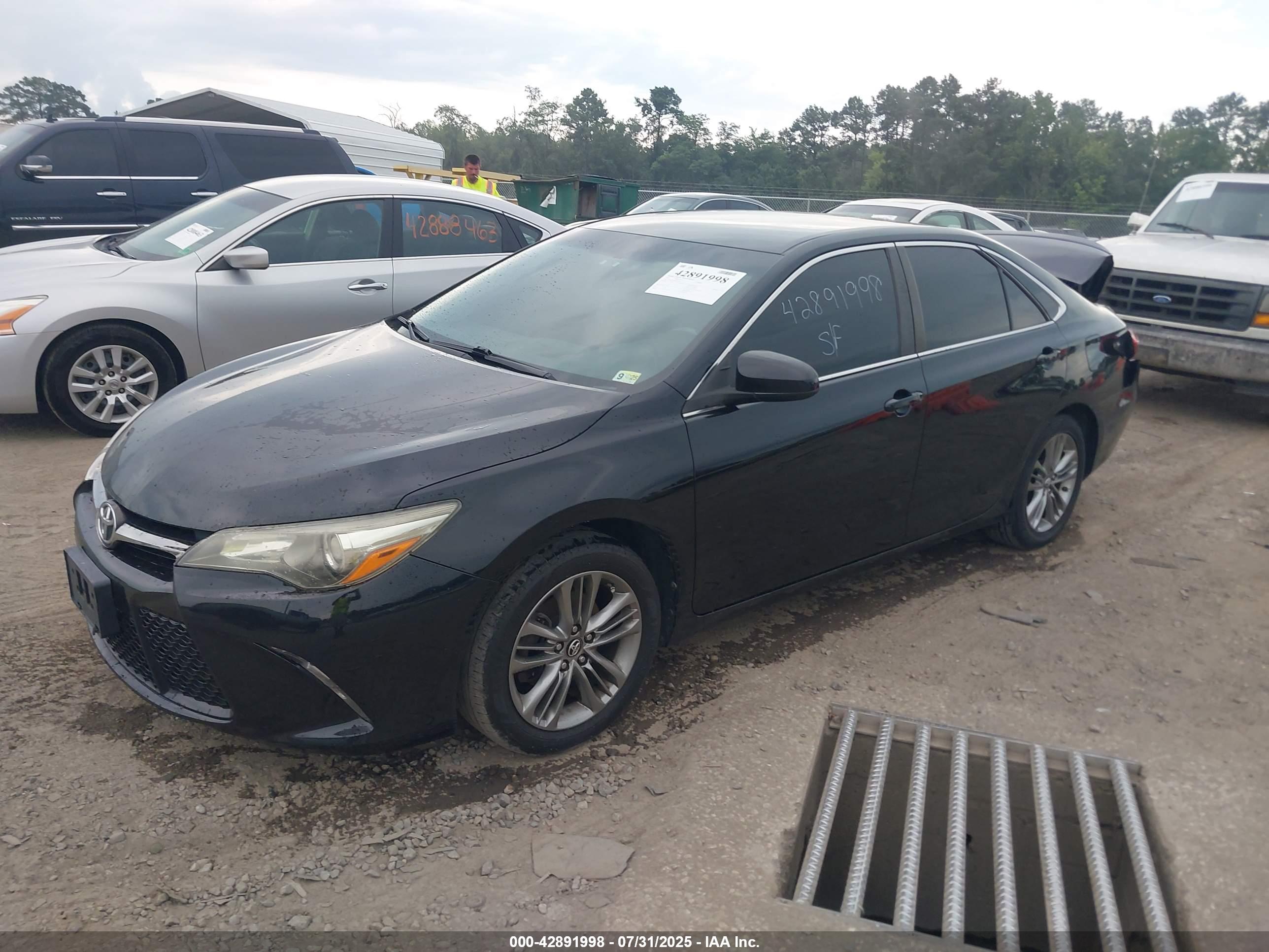 TOYOTA CAMRY image 2