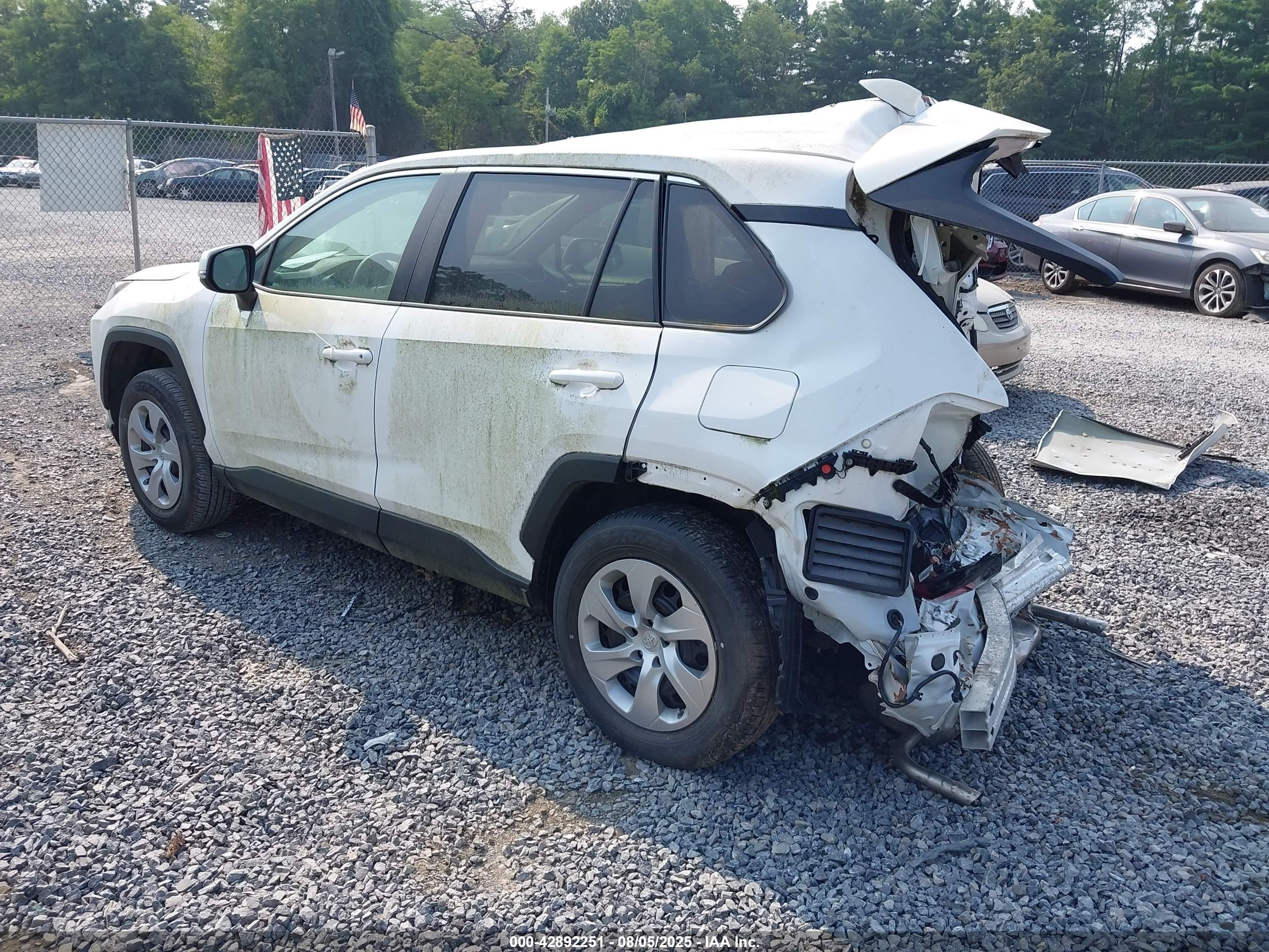 TOYOTA RAV4 image 3