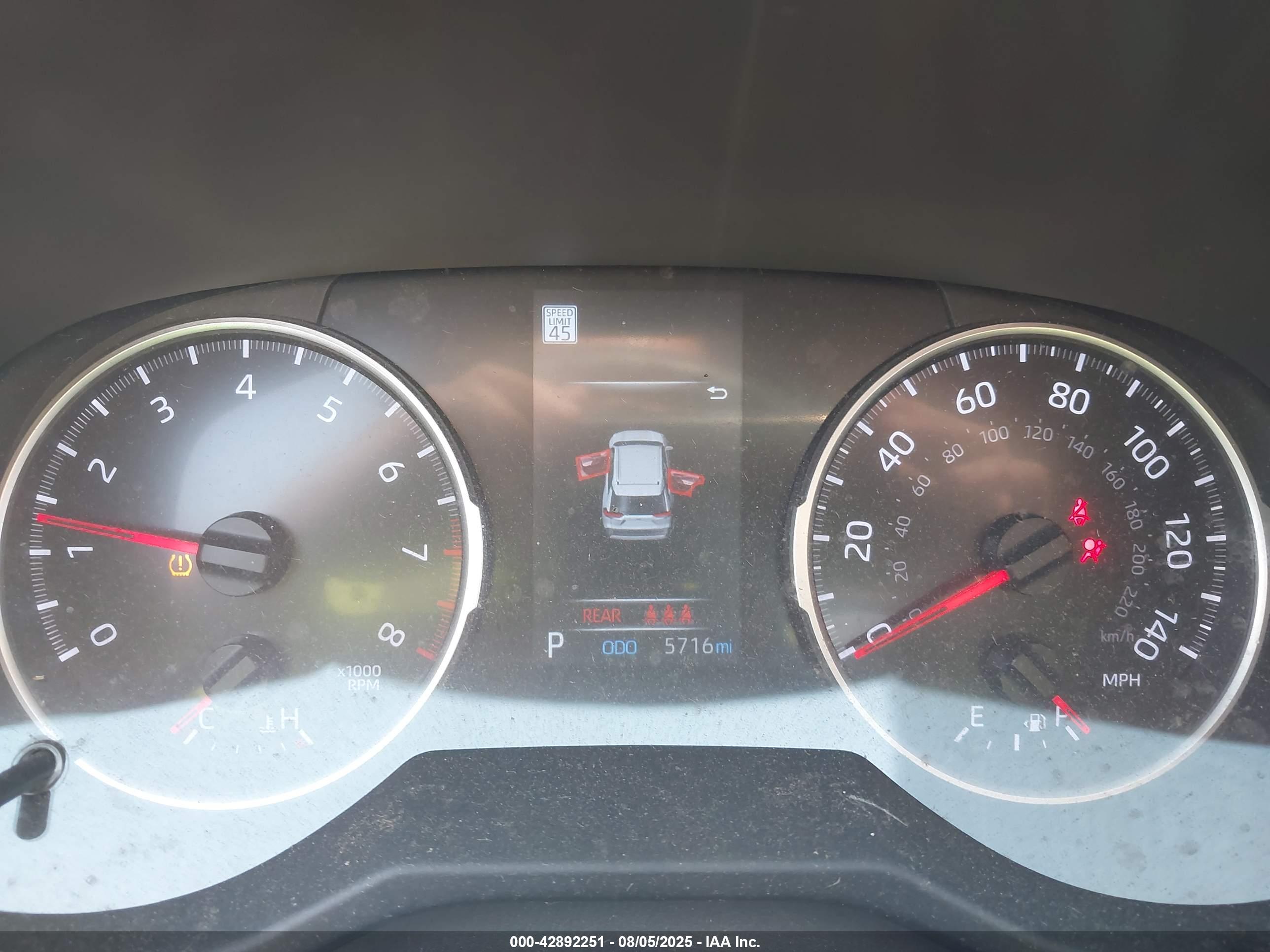 TOYOTA RAV4 image 7