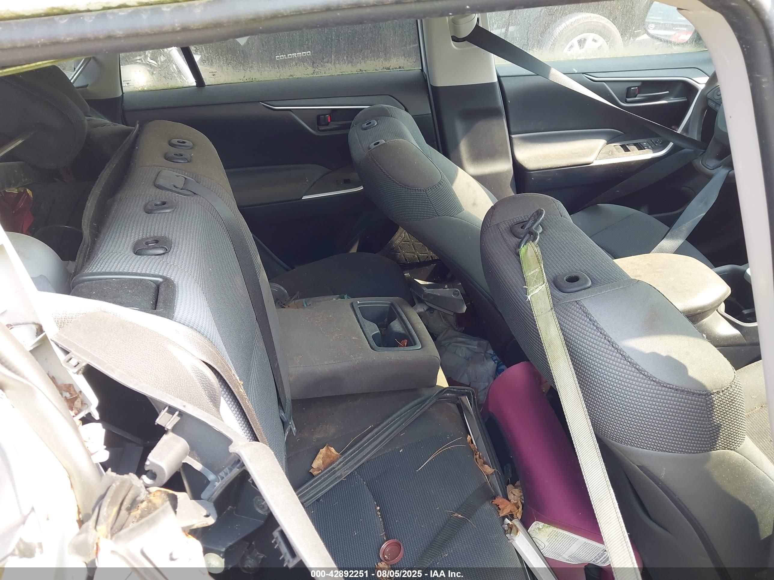 TOYOTA RAV4 image 8