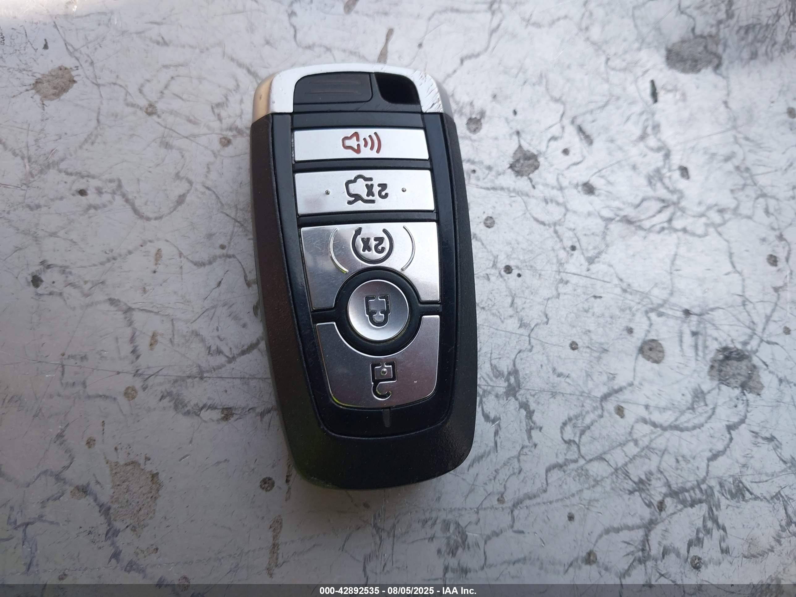 FORD FUSION image 11