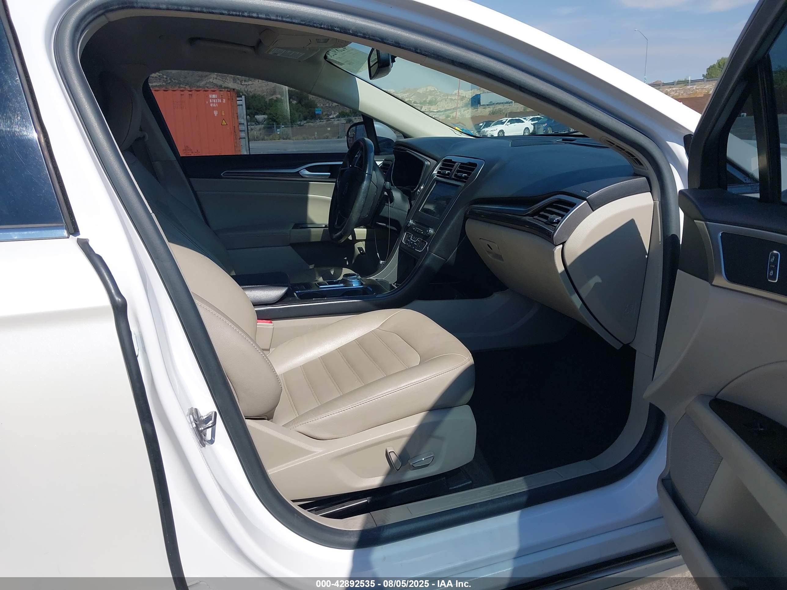 FORD FUSION image 5