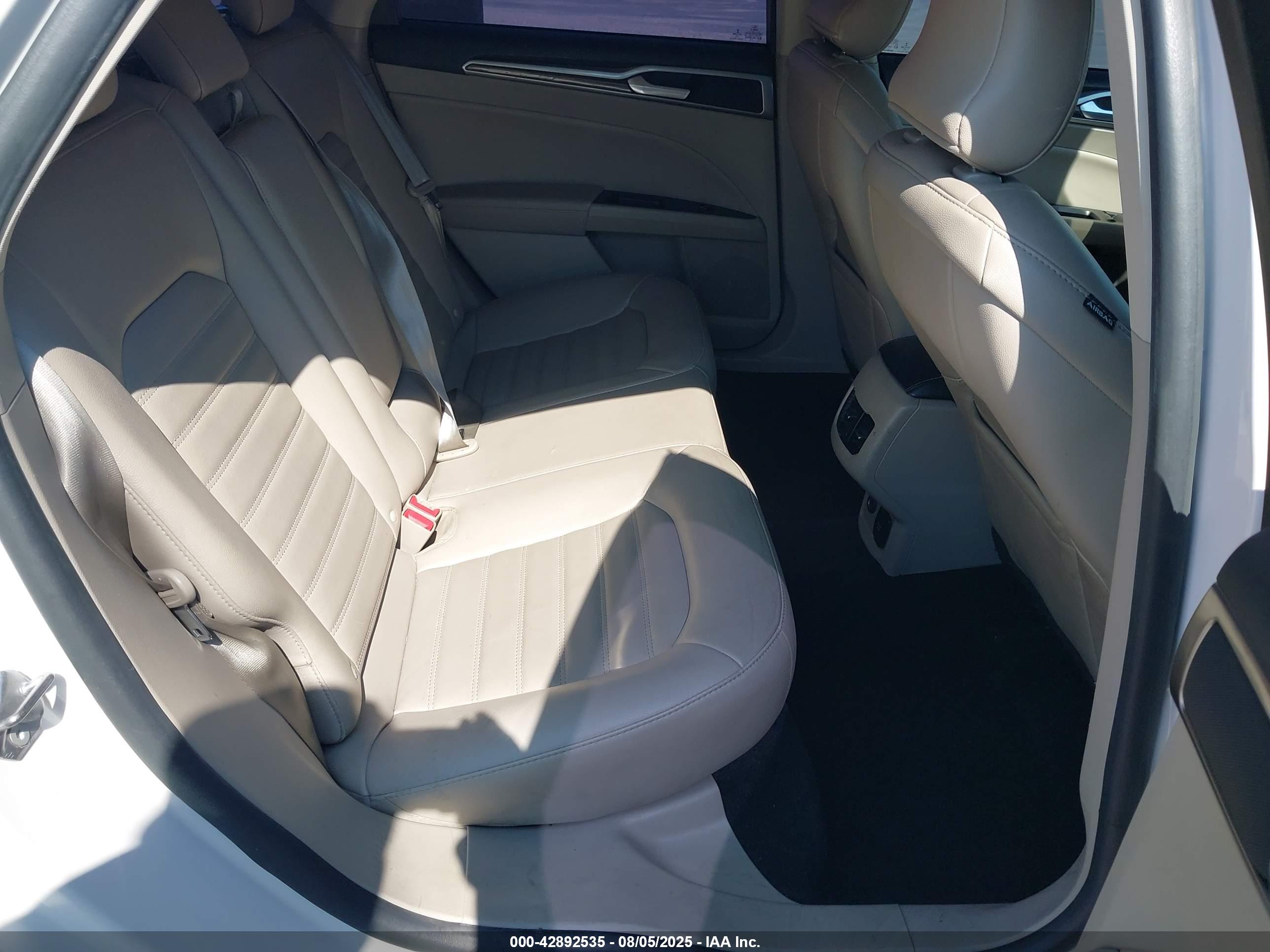 FORD FUSION image 8