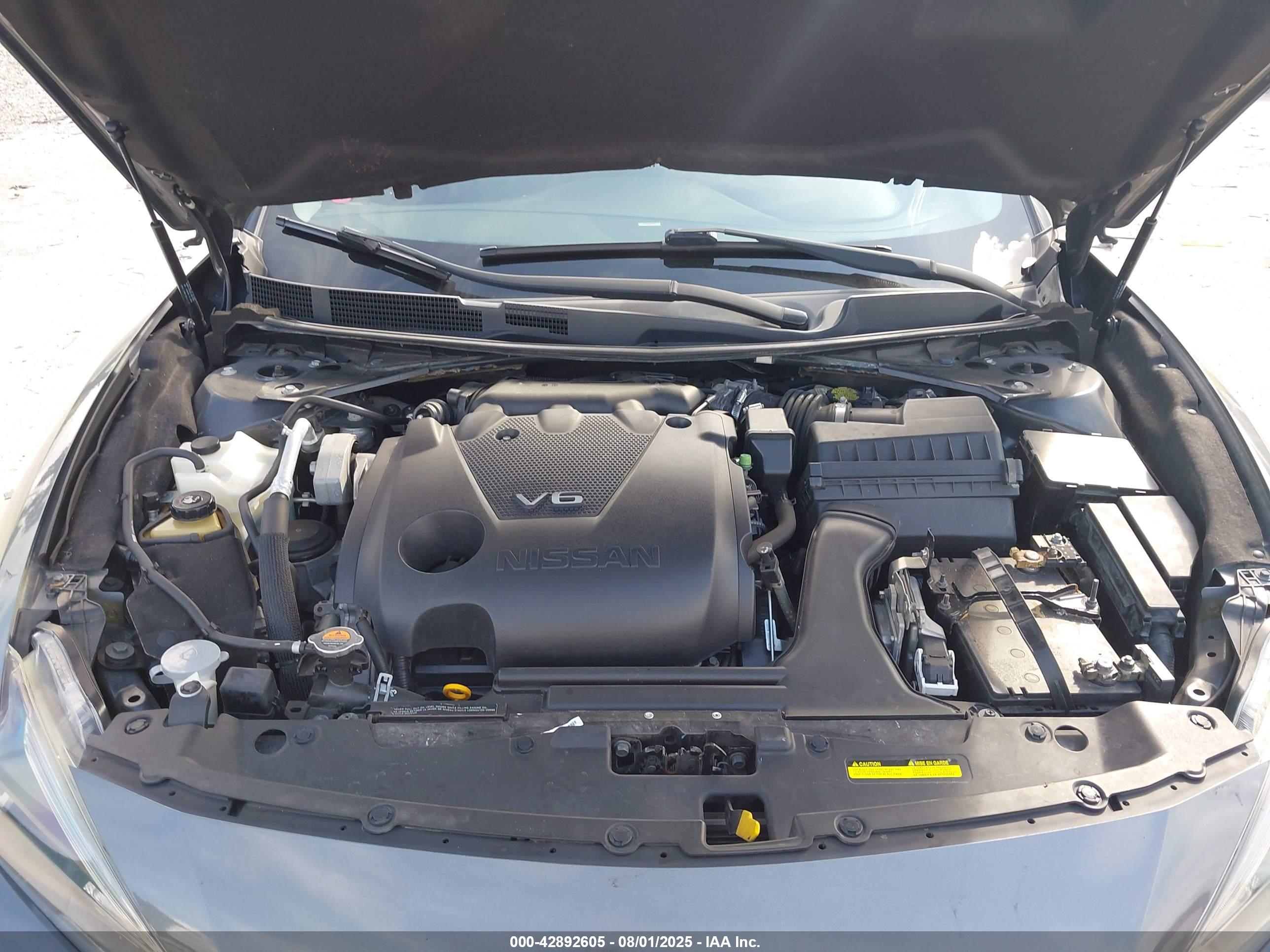 NISSAN MAXIMA image 10