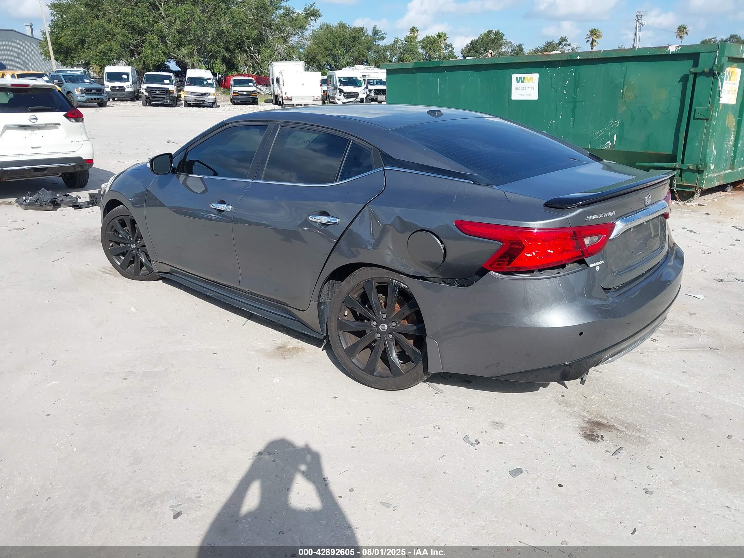 NISSAN MAXIMA image 3