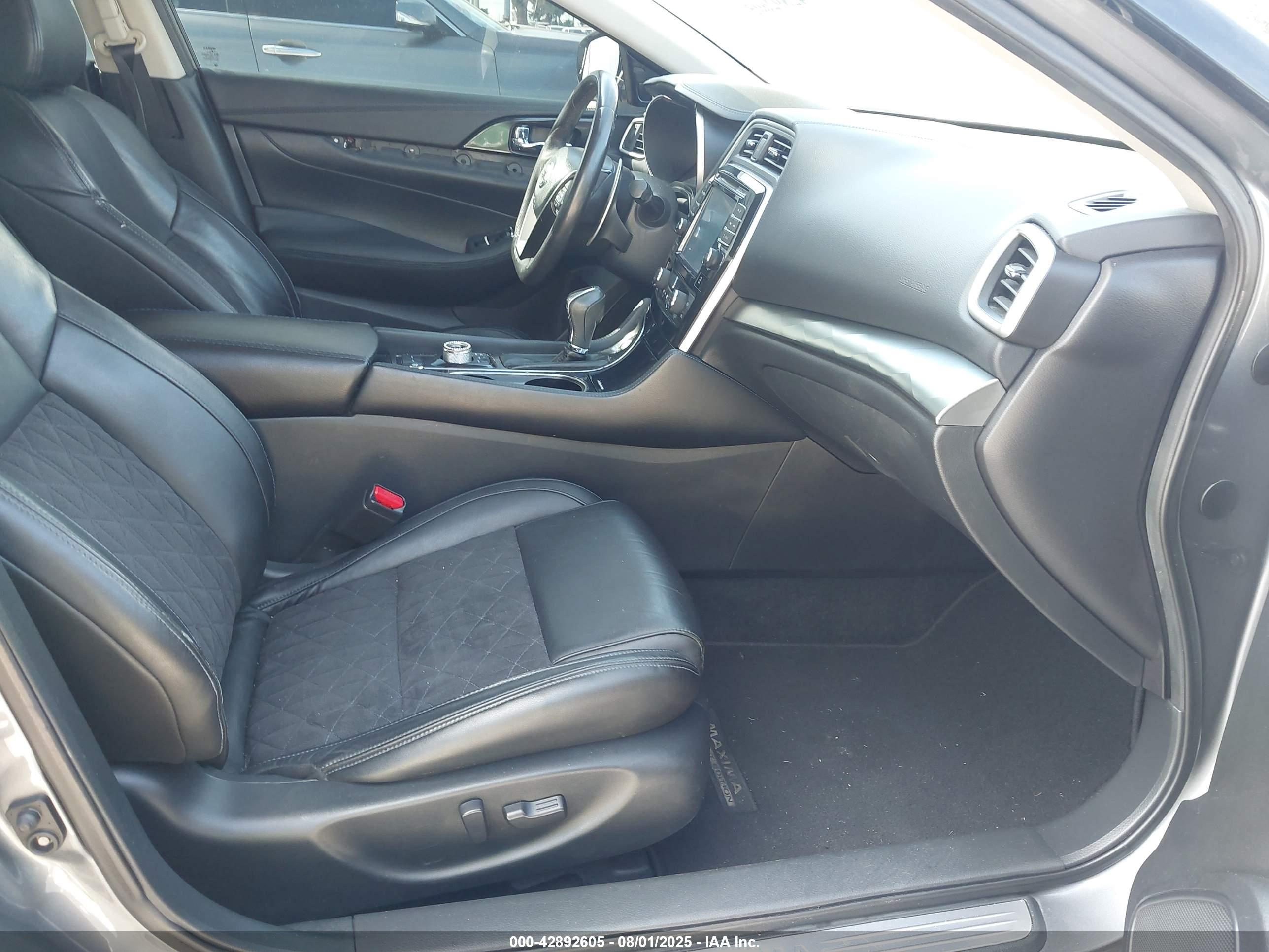 NISSAN MAXIMA image 5