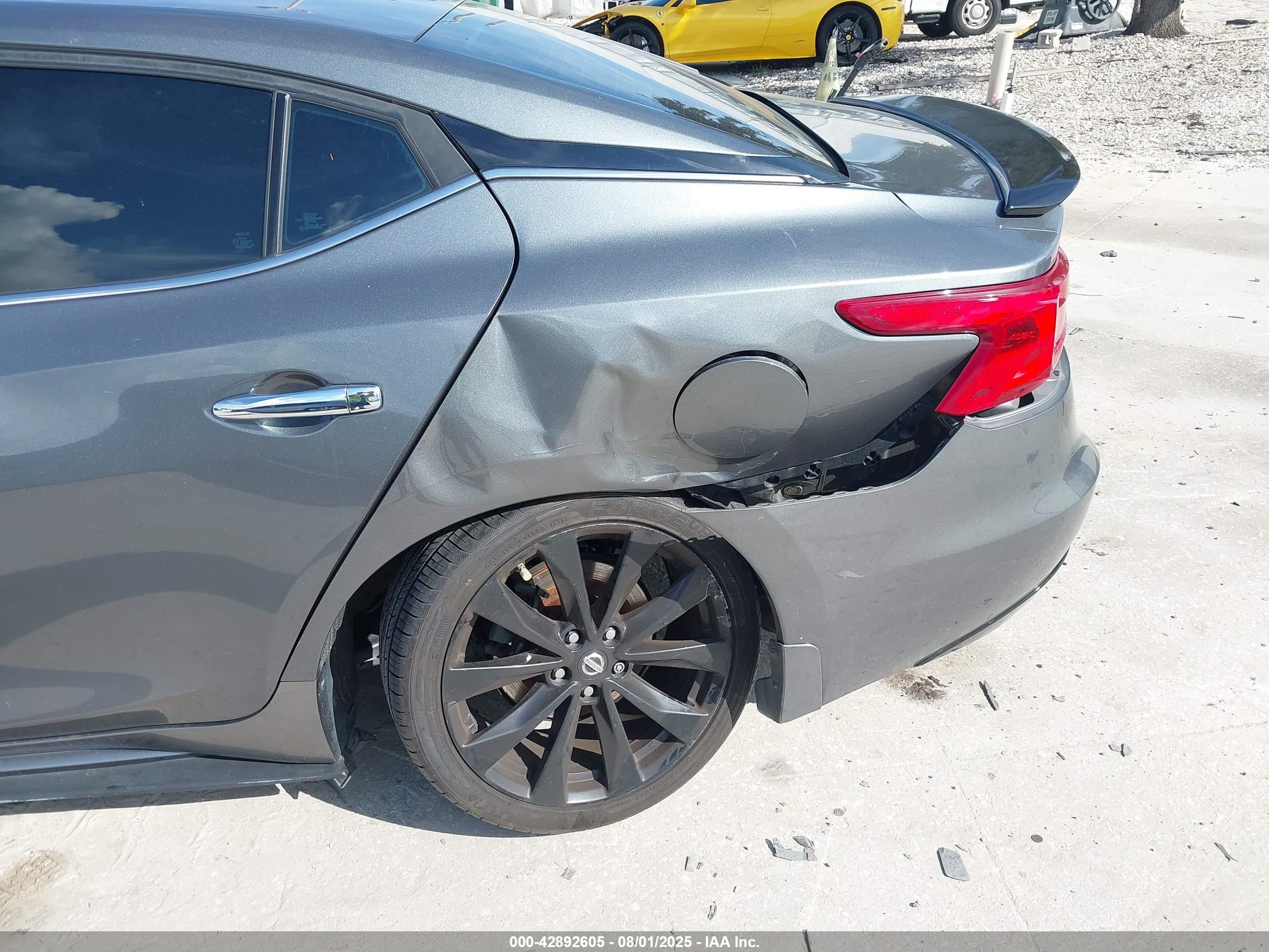 NISSAN MAXIMA image 6