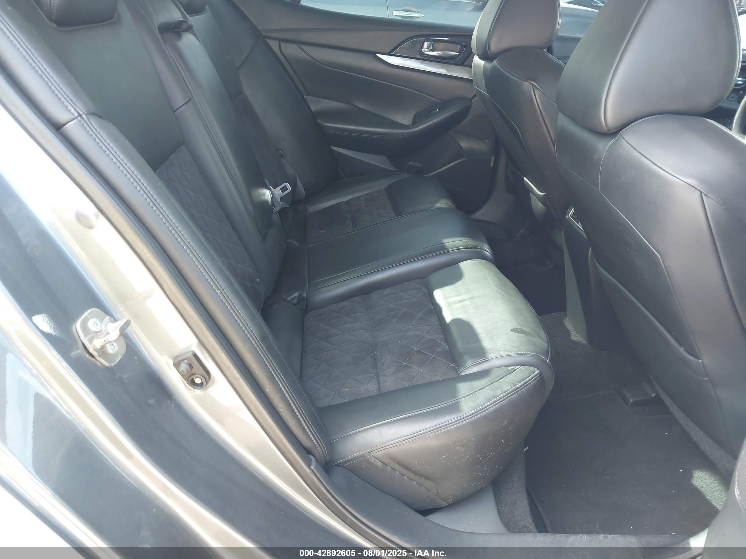 NISSAN MAXIMA image 8