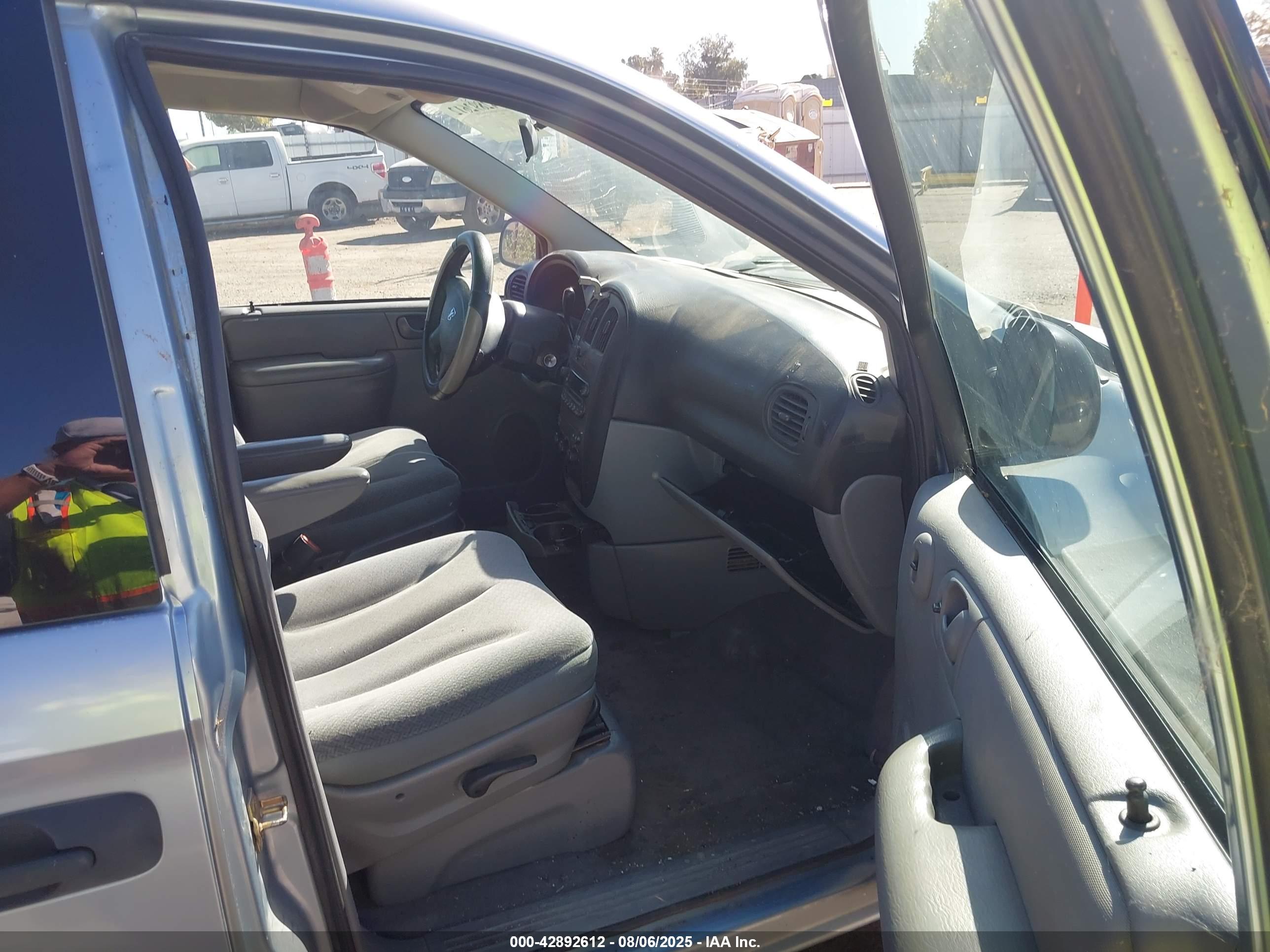 DODGE CARAVAN image 5