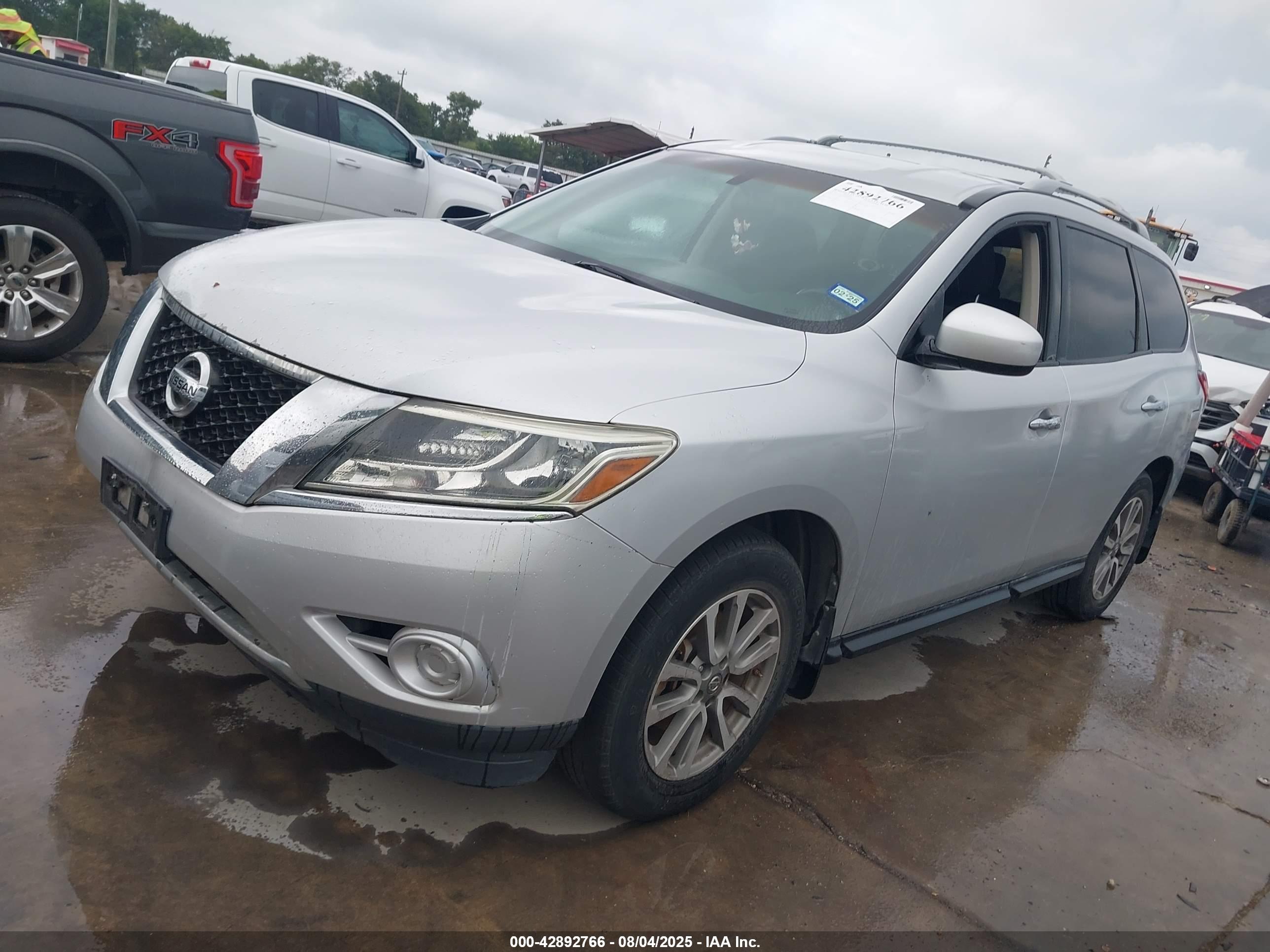 NISSAN PATHFINDER image 2