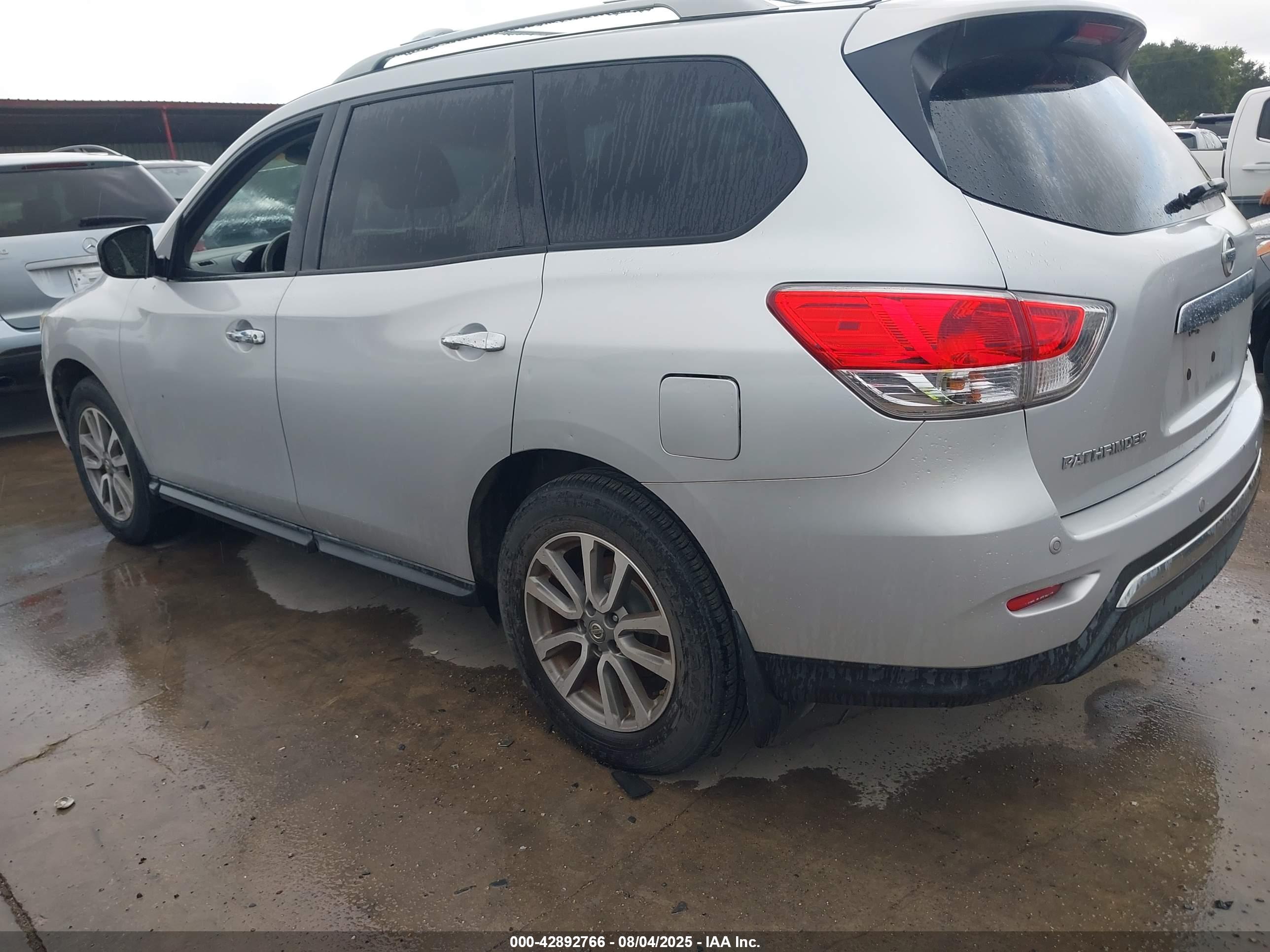 NISSAN PATHFINDER image 3