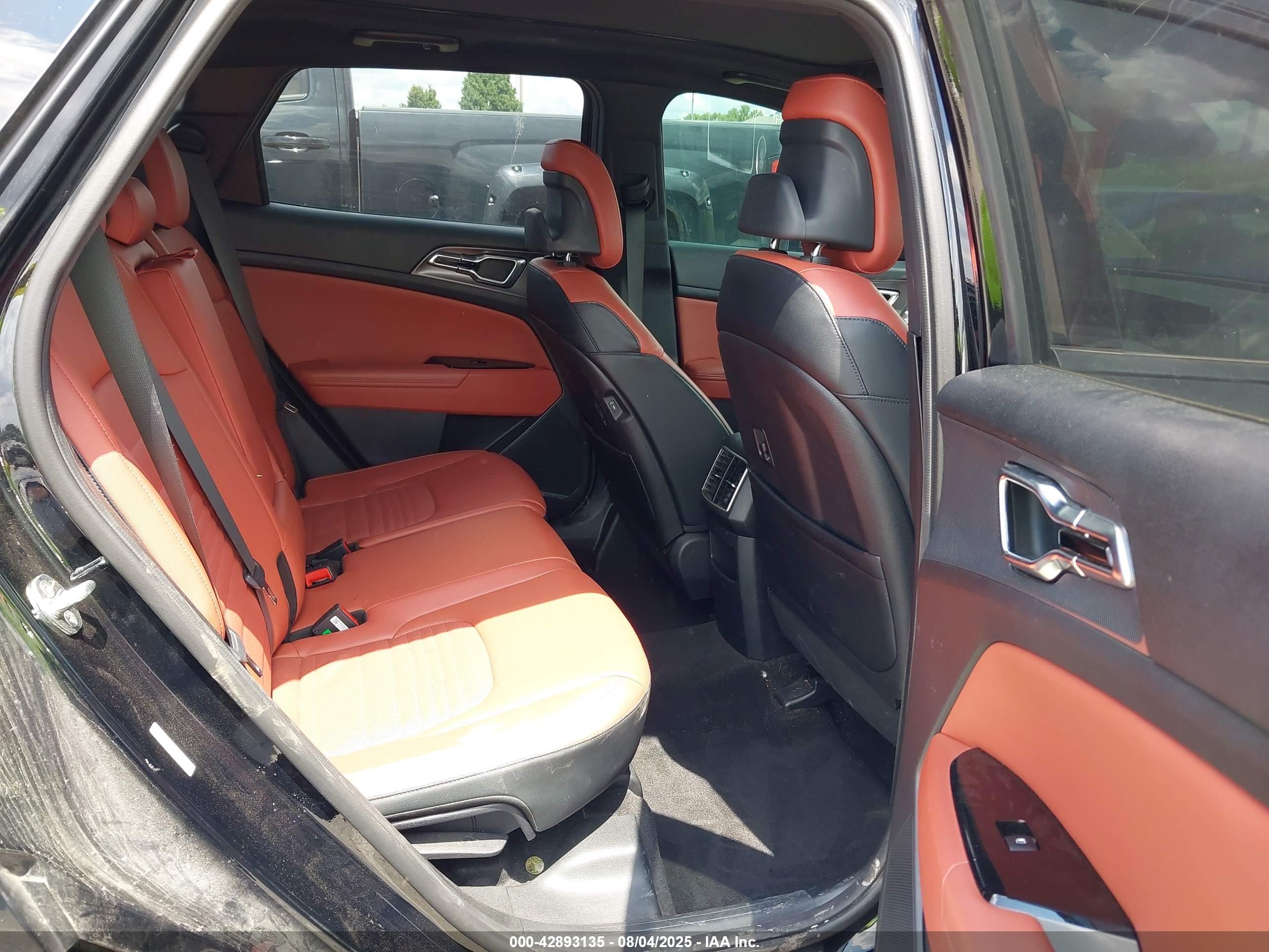 KIA SPORTAGE image 8