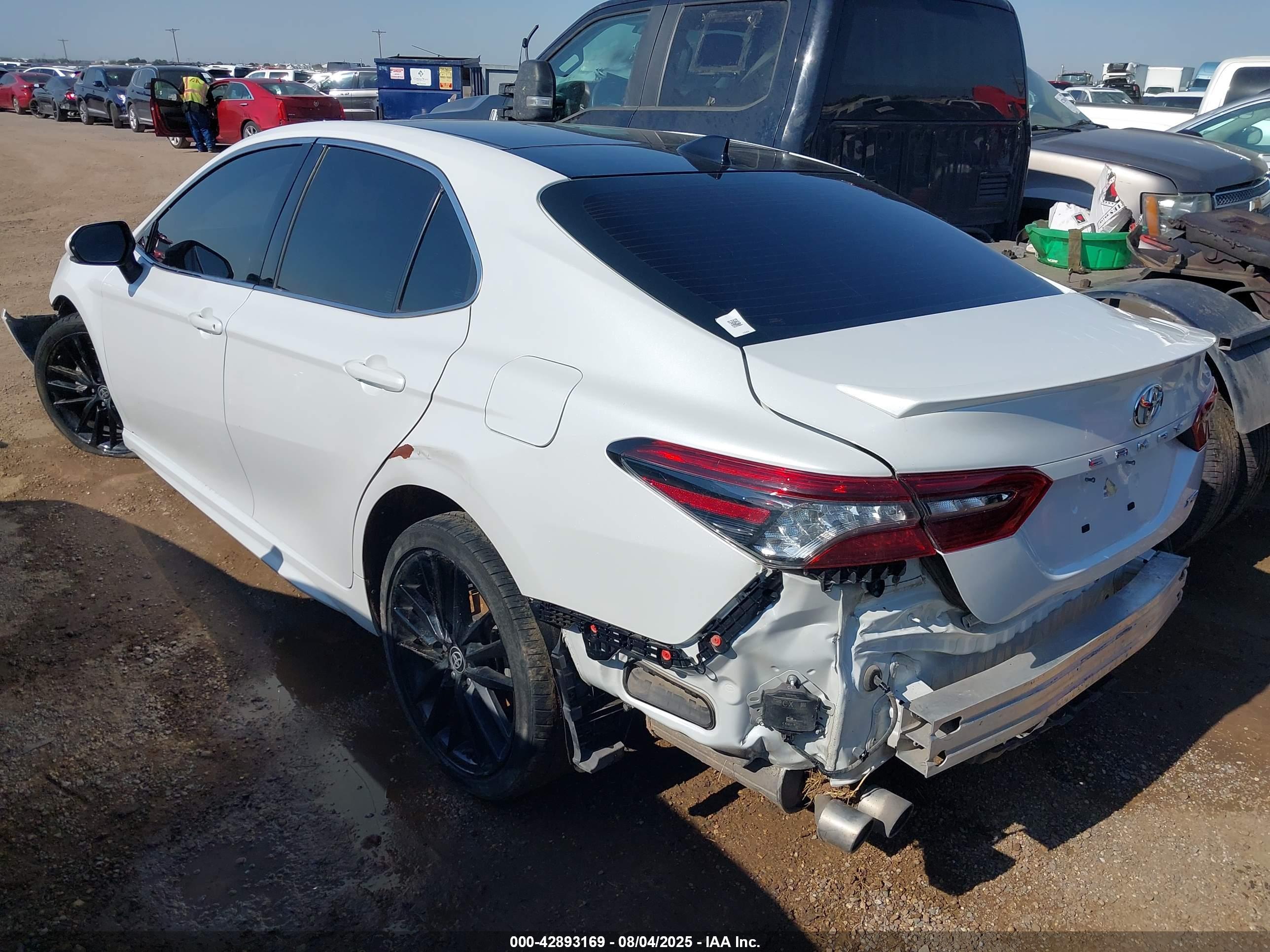 TOYOTA CAMRY image 3