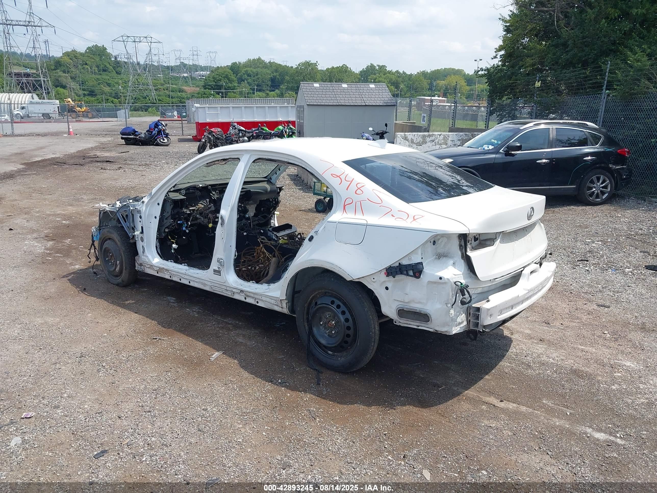 LEXUS IS image 3