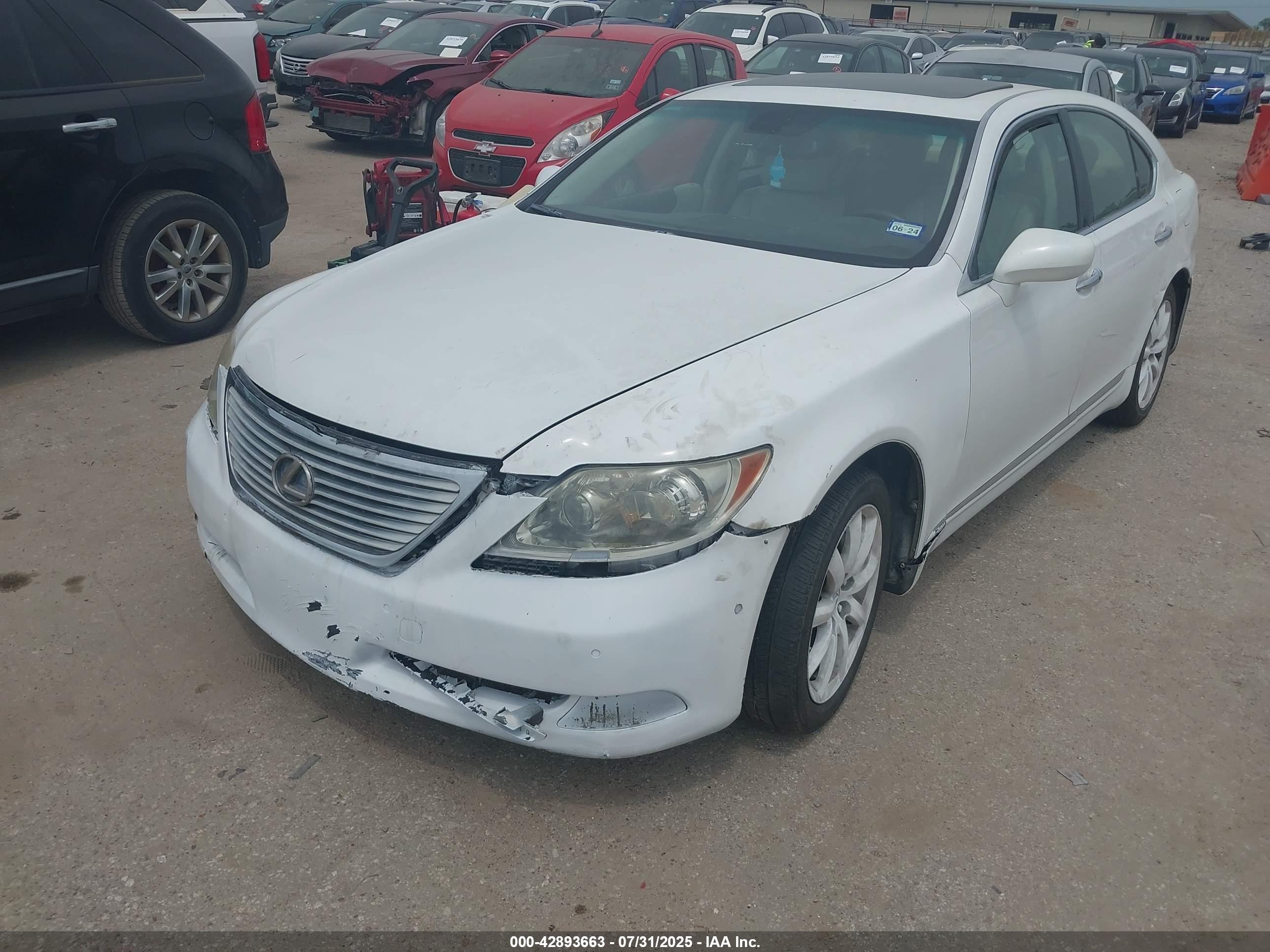 LEXUS LS image 2