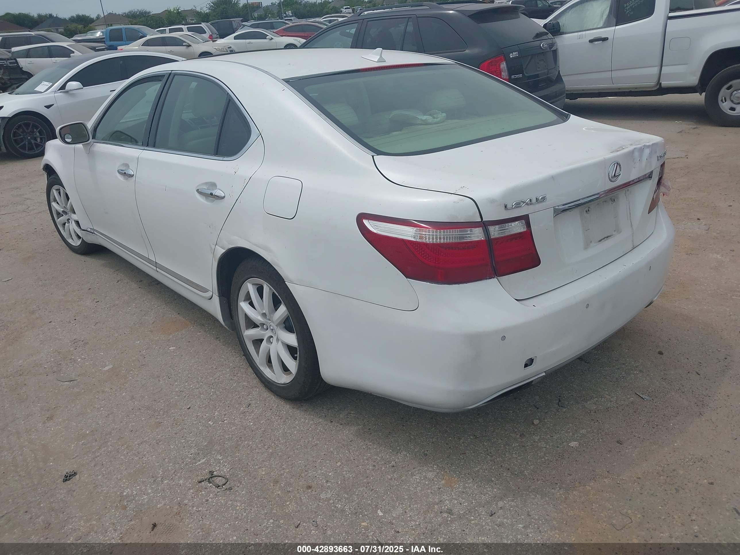 LEXUS LS image 3