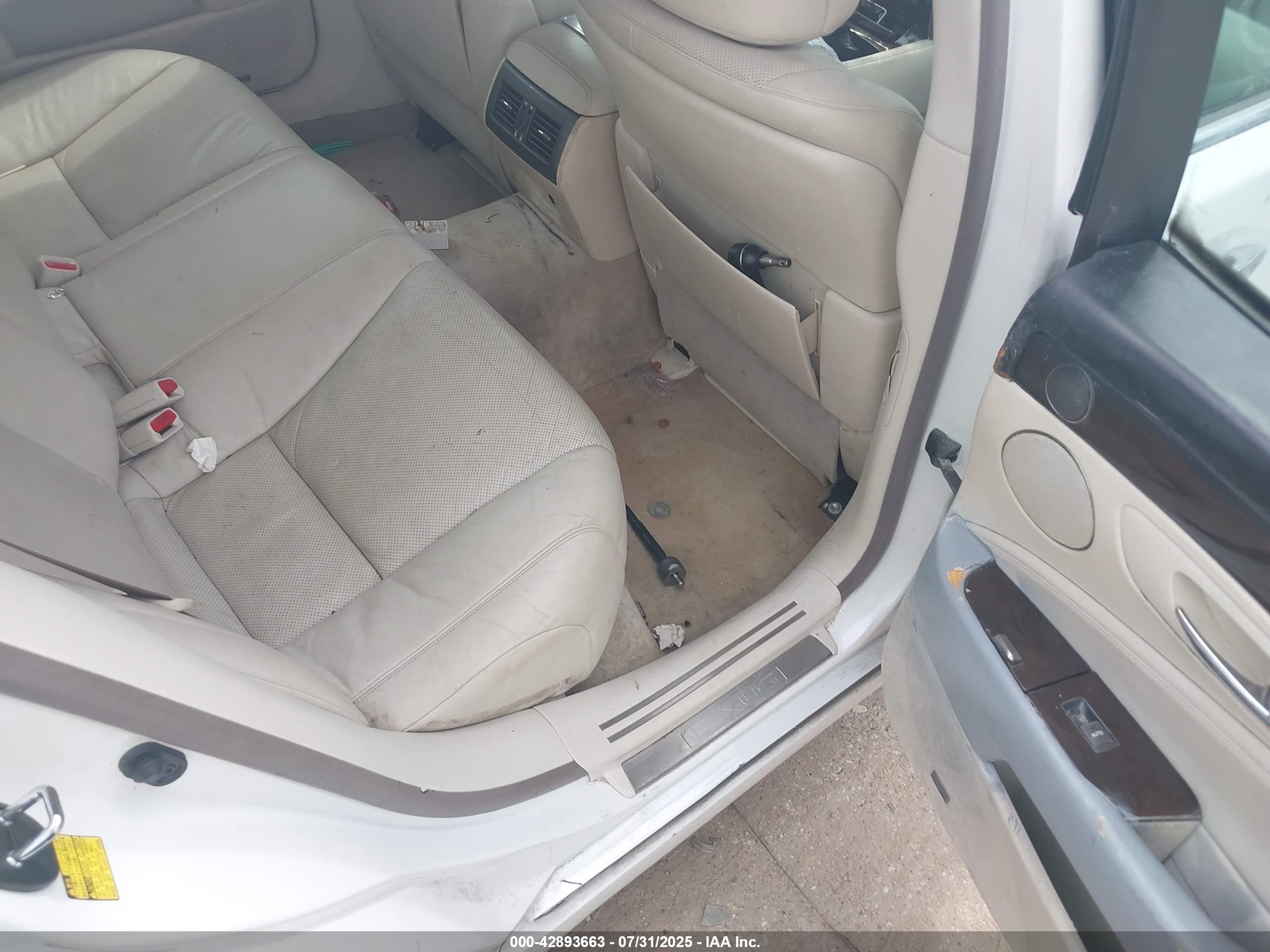 LEXUS LS image 8