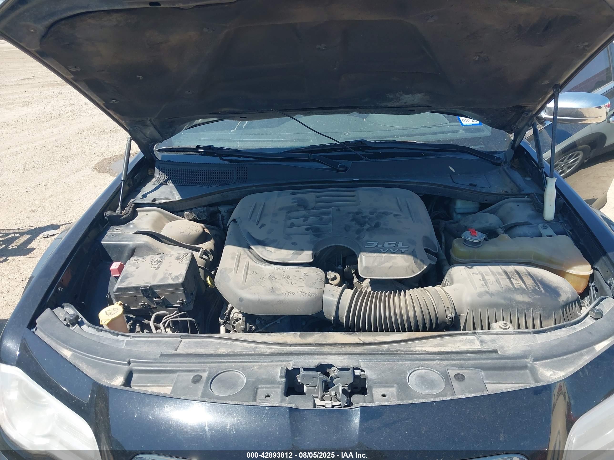 CHRYSLER 300 image 10