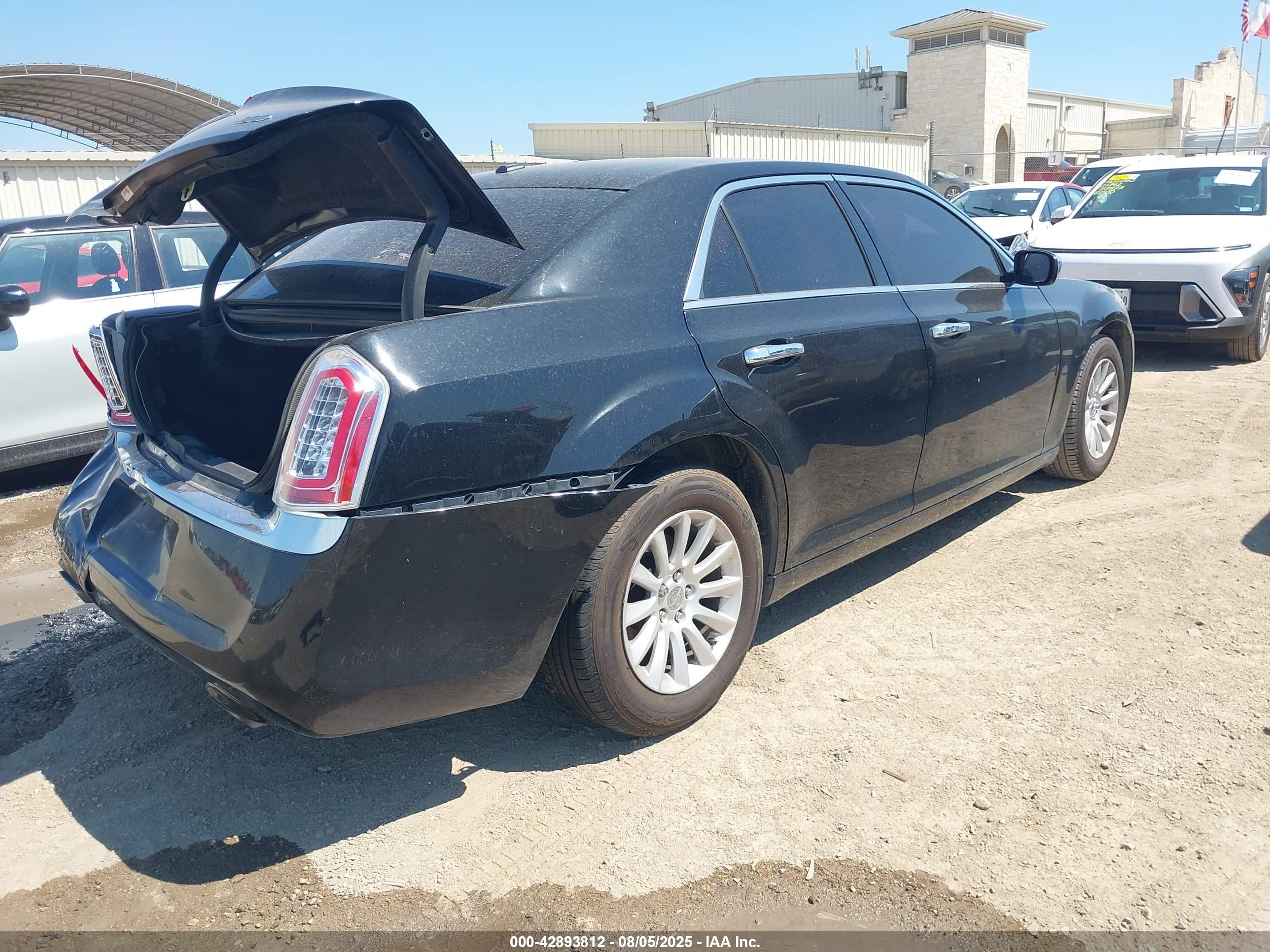 CHRYSLER 300 image 4