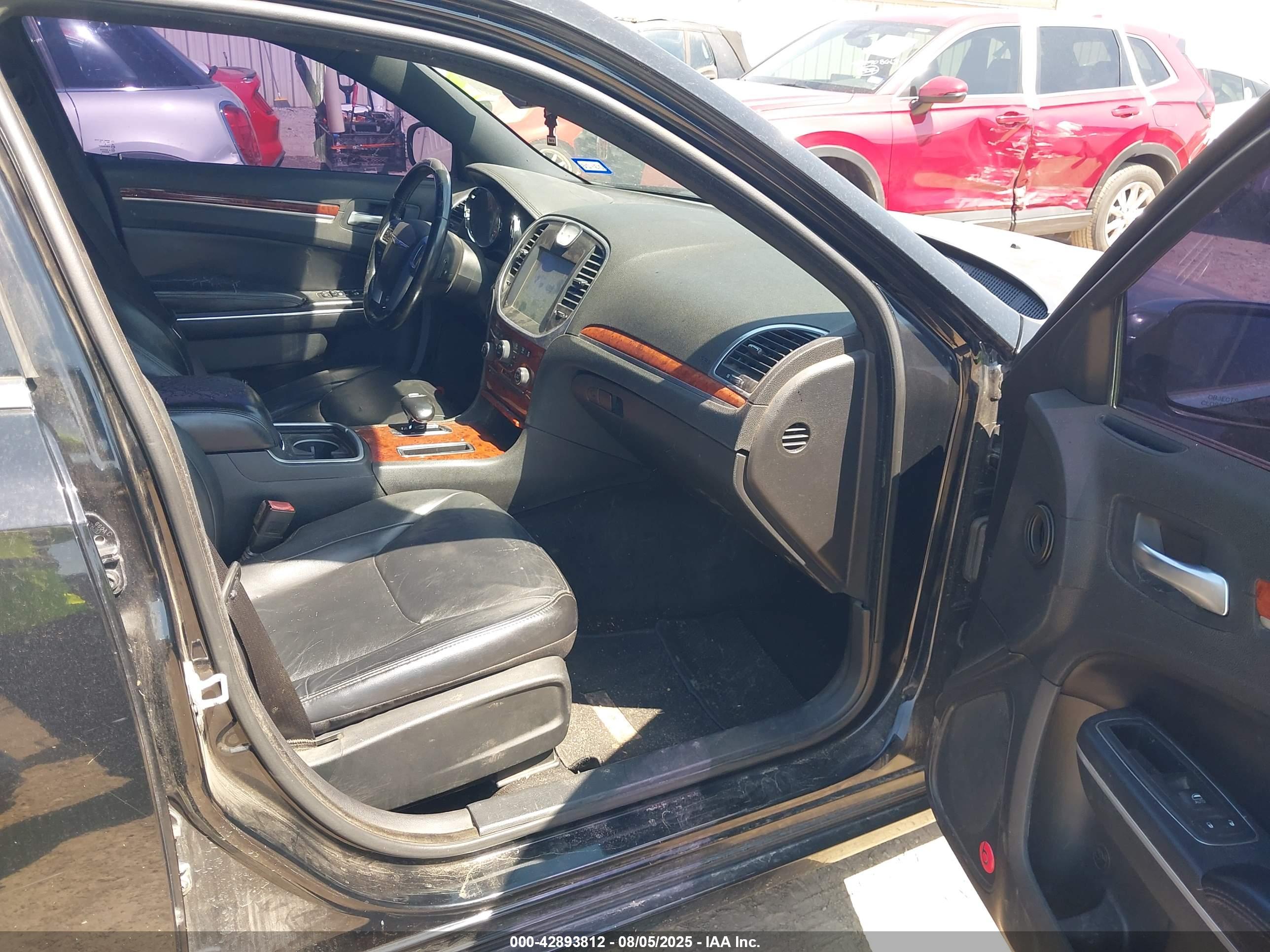 CHRYSLER 300 image 5