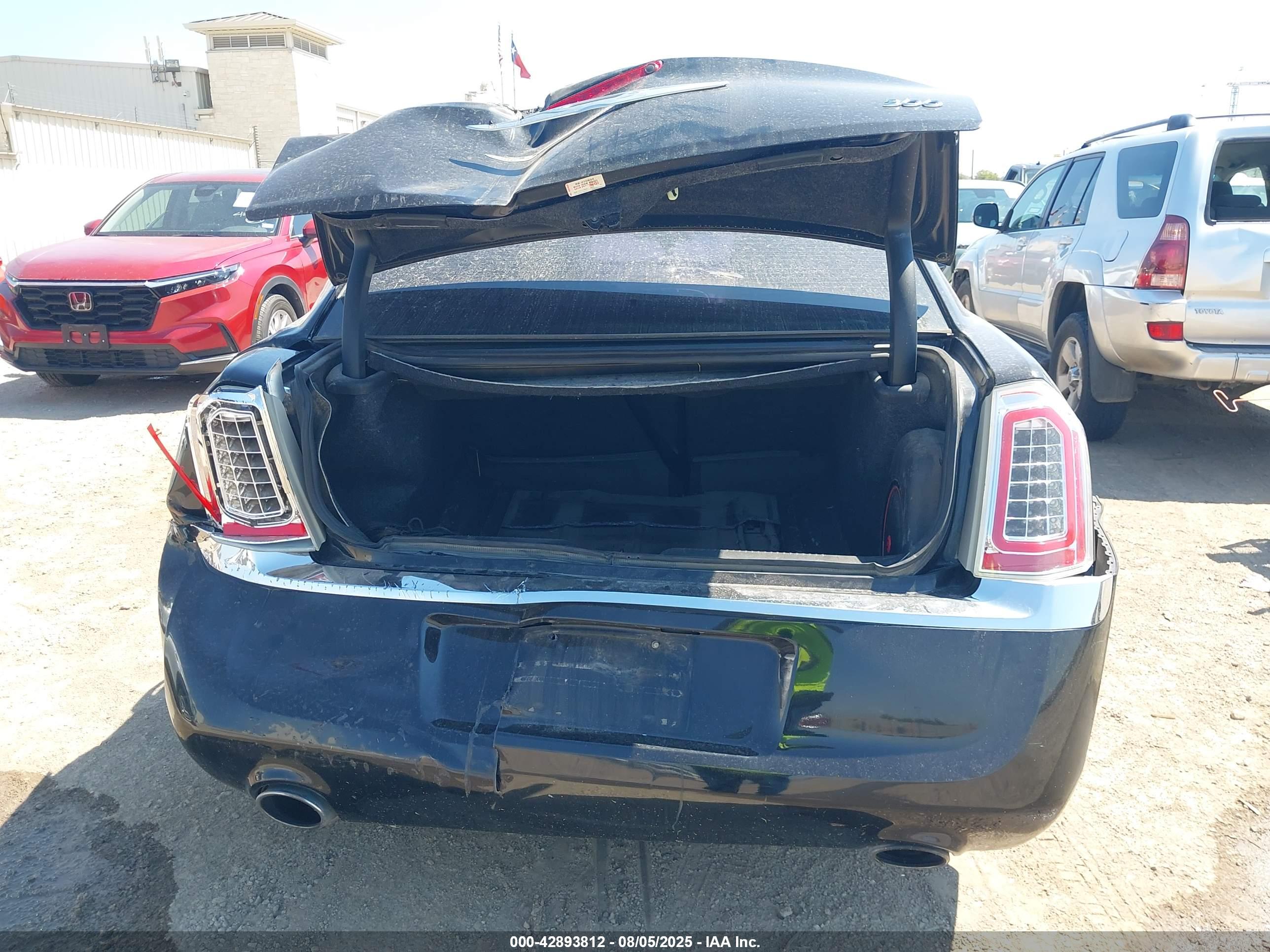 CHRYSLER 300 image 6