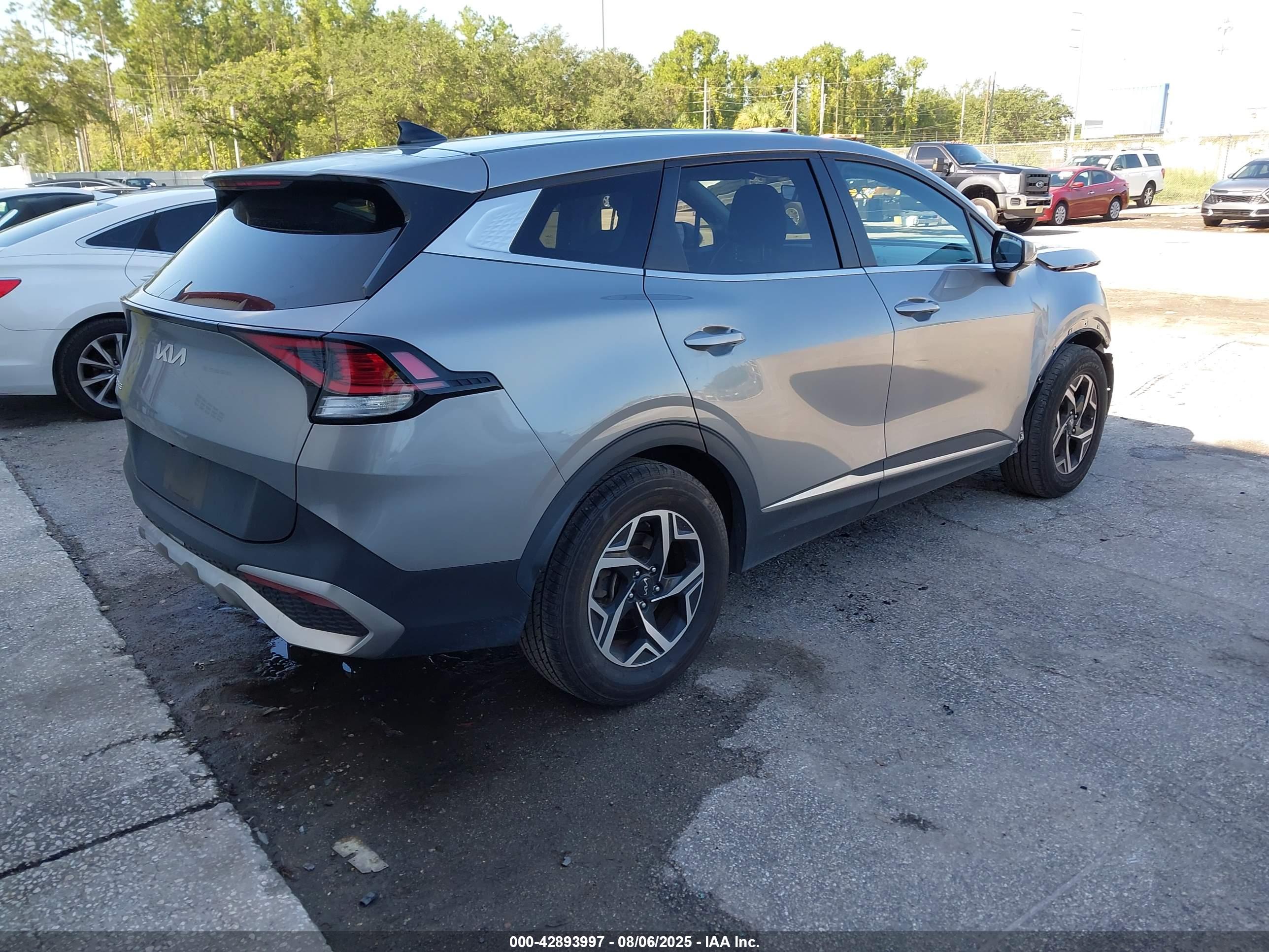 KIA SPORTAGE image 4