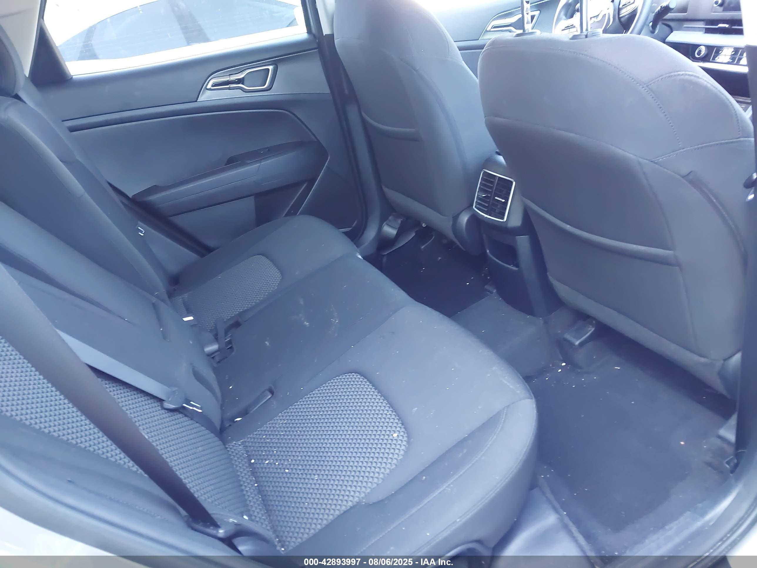 KIA SPORTAGE image 8