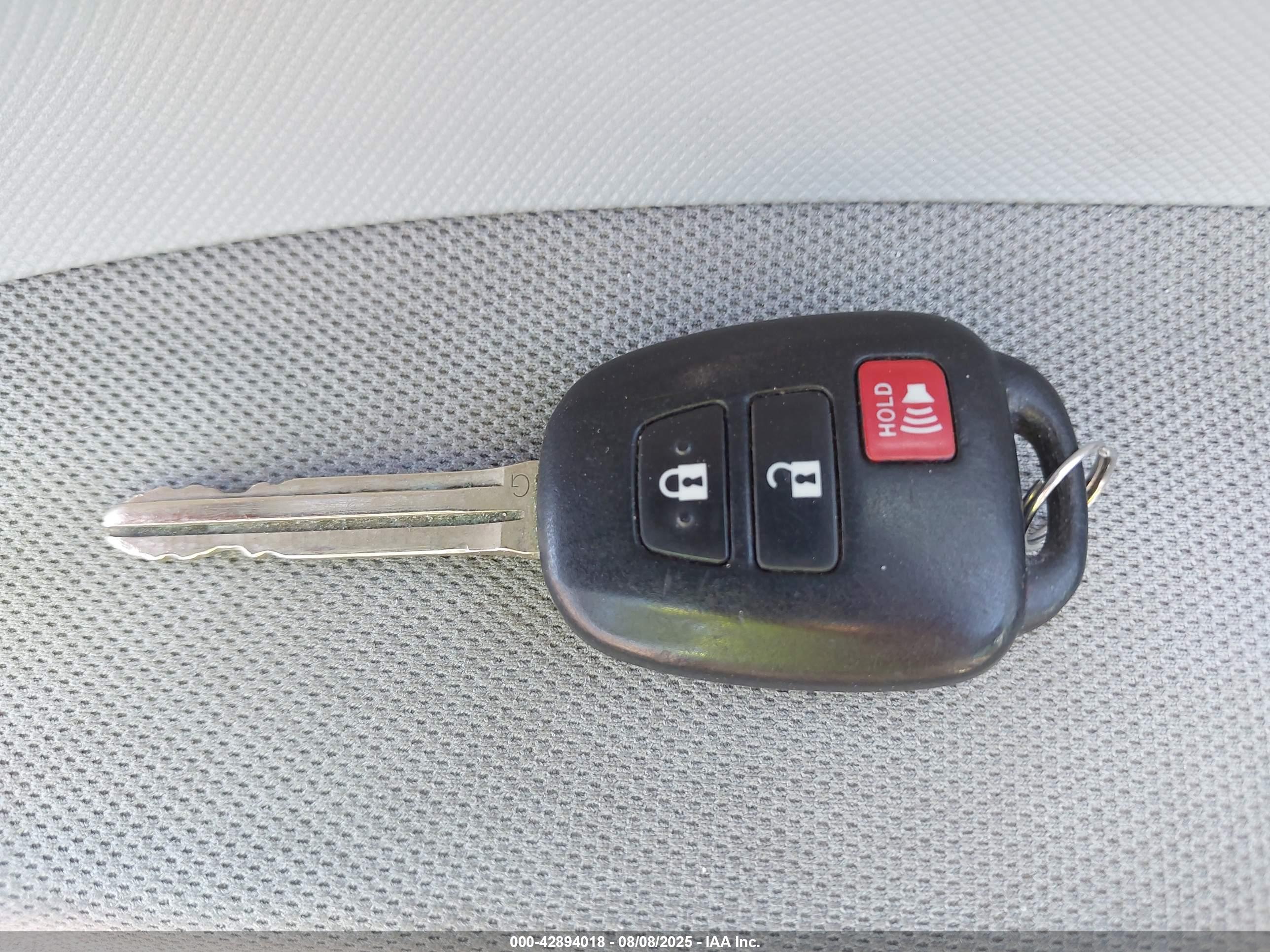 TOYOTA PRIUS image 11