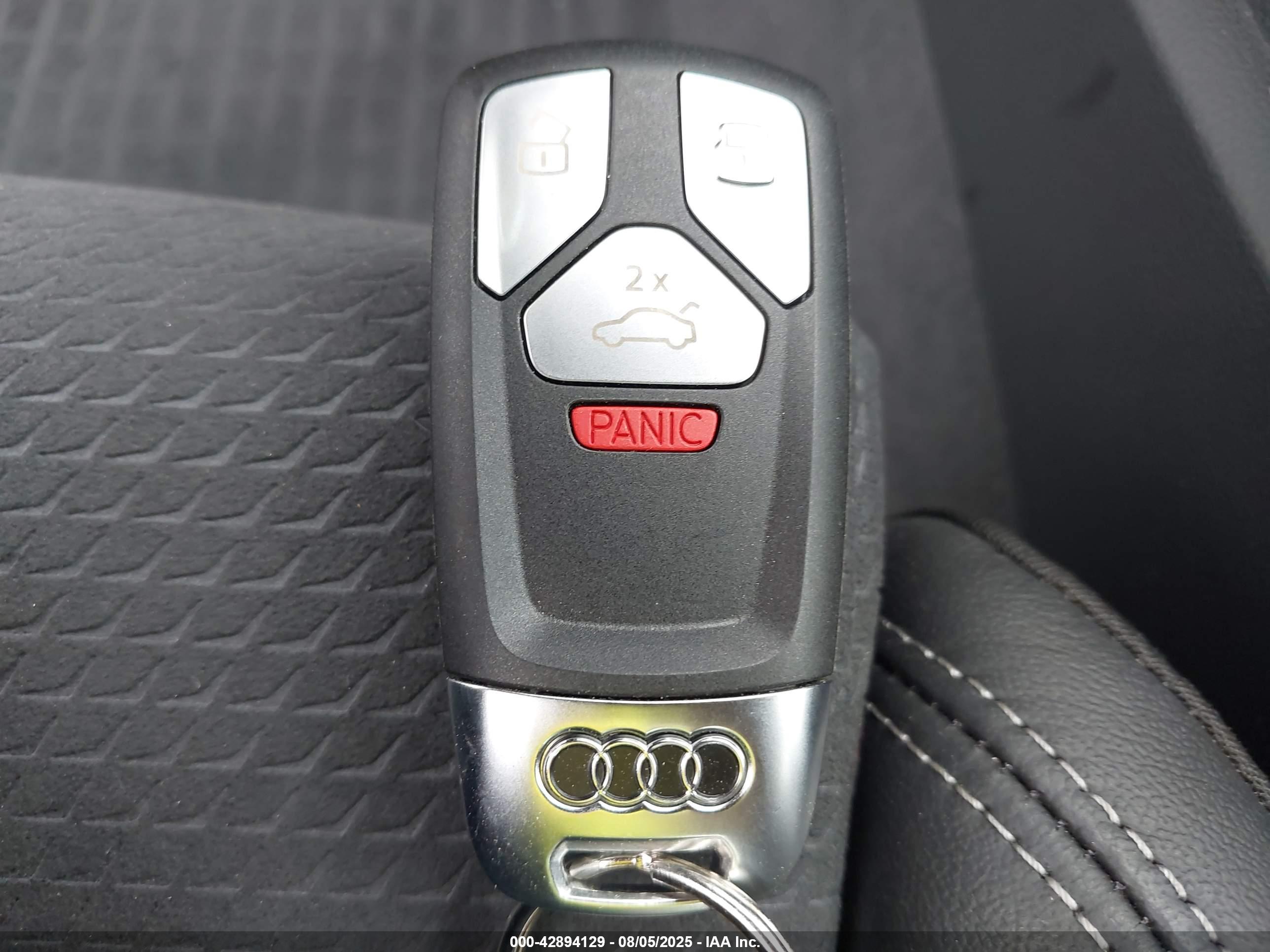 AUDI A4 image 11