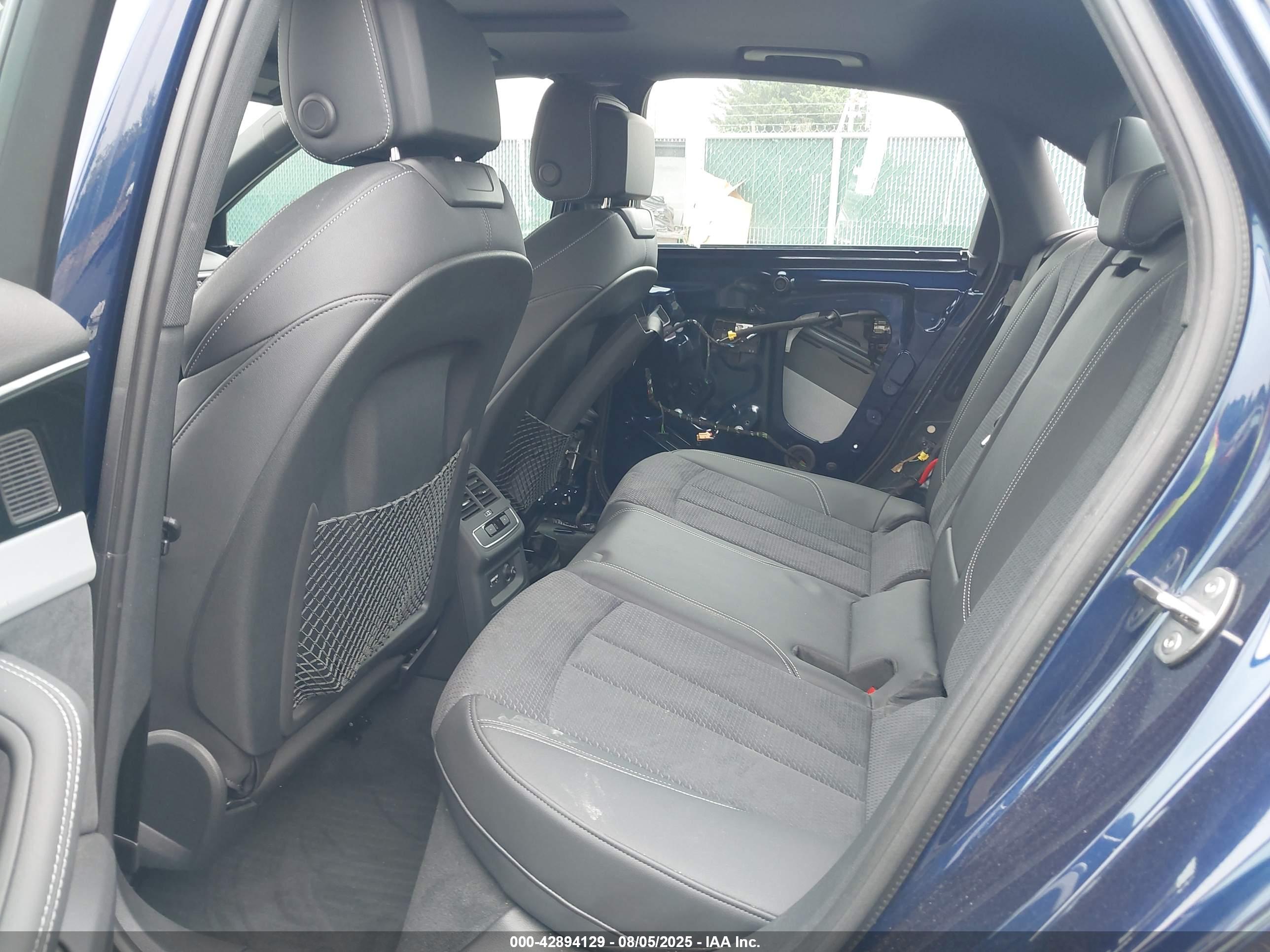 AUDI A4 image 8