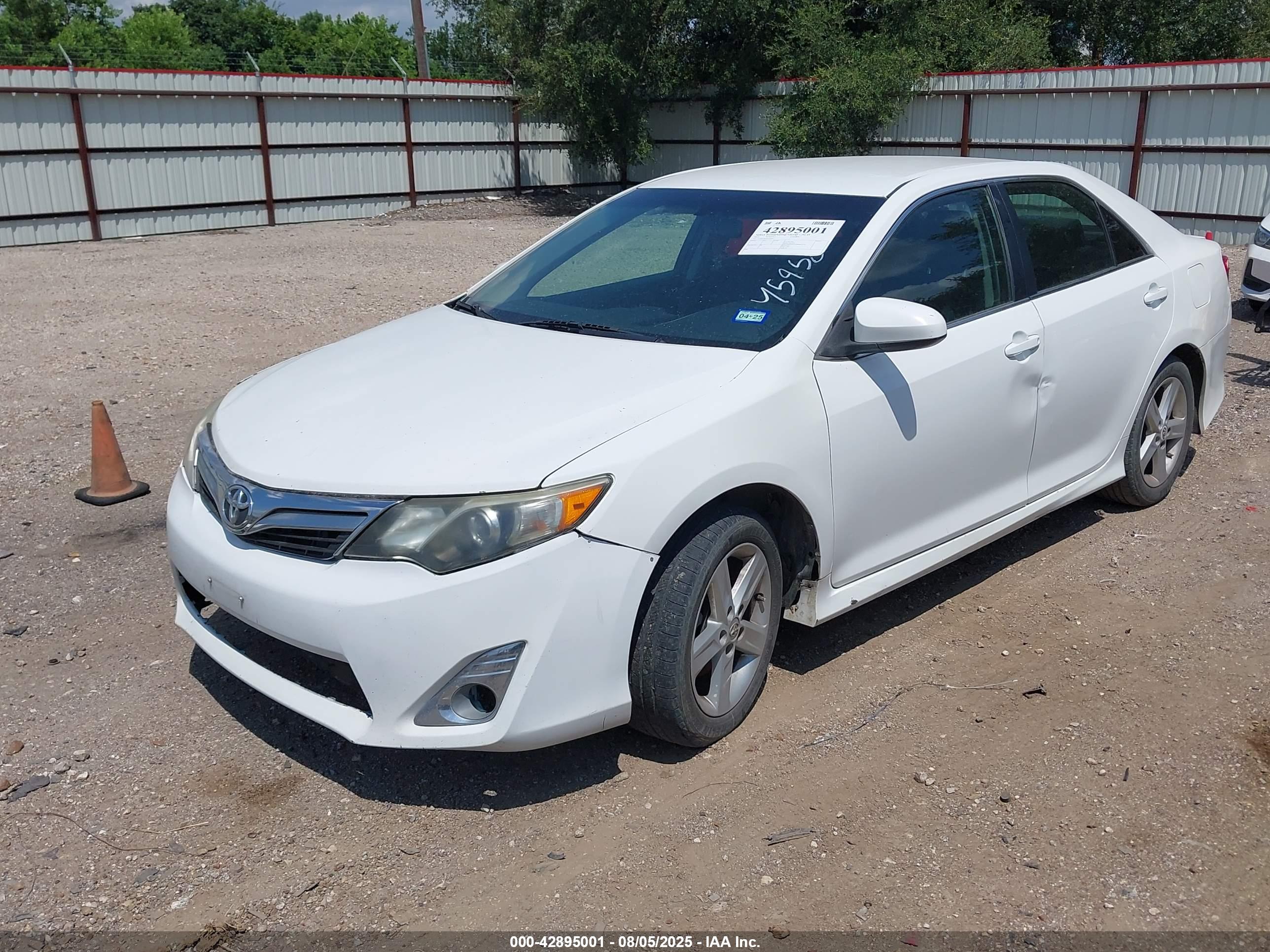 TOYOTA CAMRY image 2