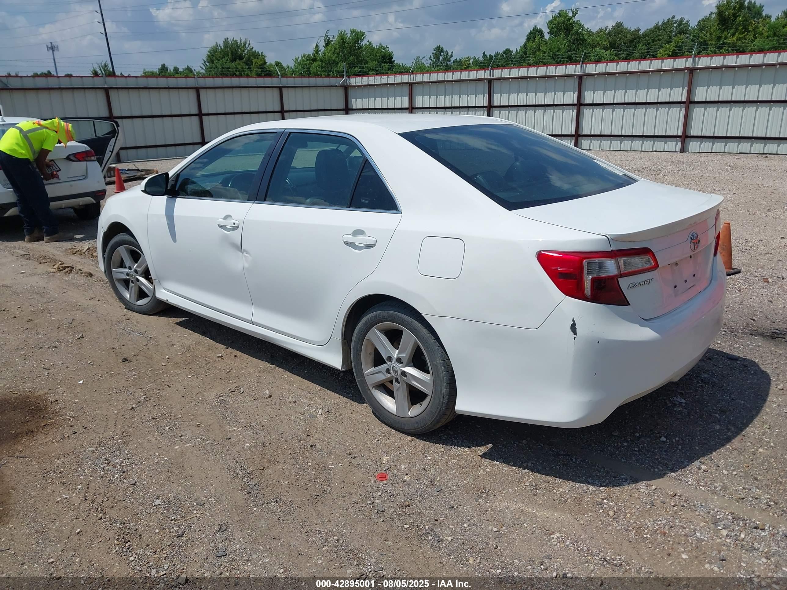 TOYOTA CAMRY image 3