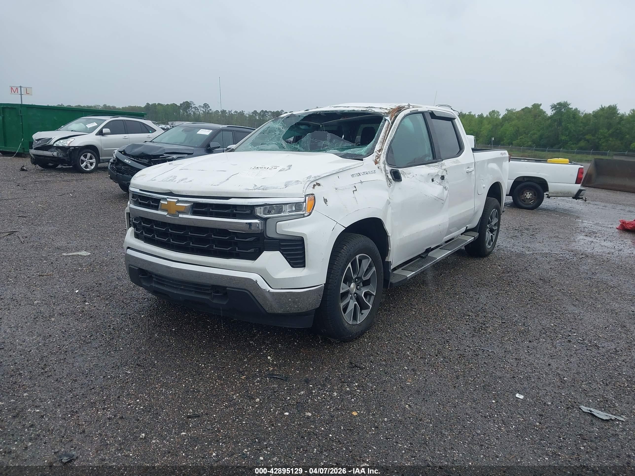 CHEVROLET SILVERADO image 2