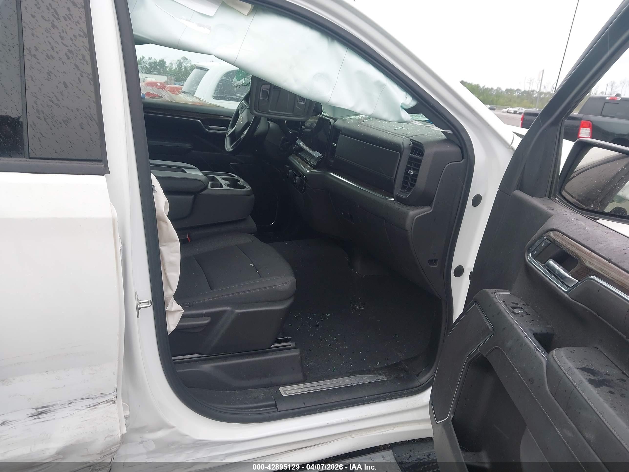 CHEVROLET SILVERADO image 5