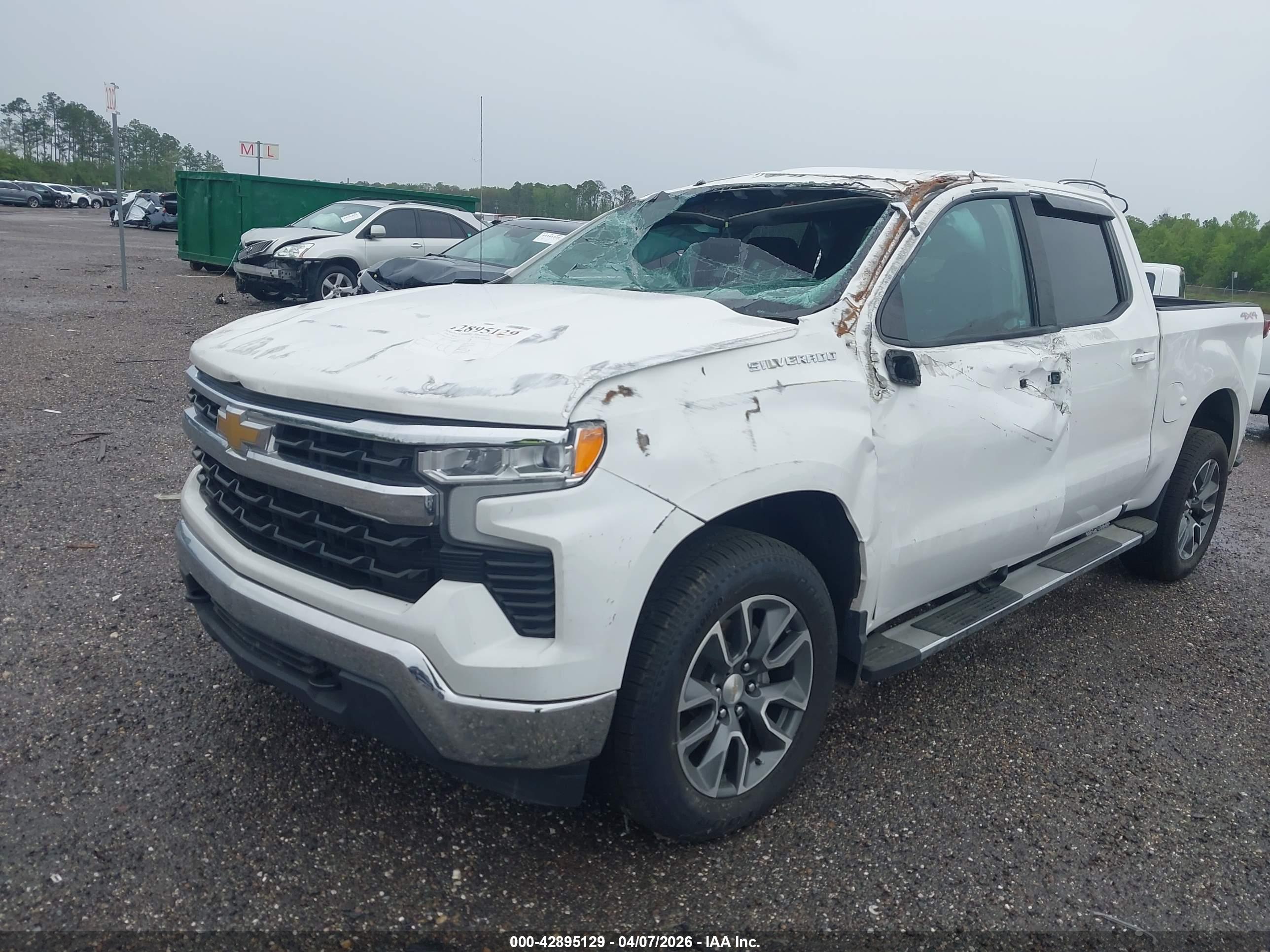 CHEVROLET SILVERADO image 6