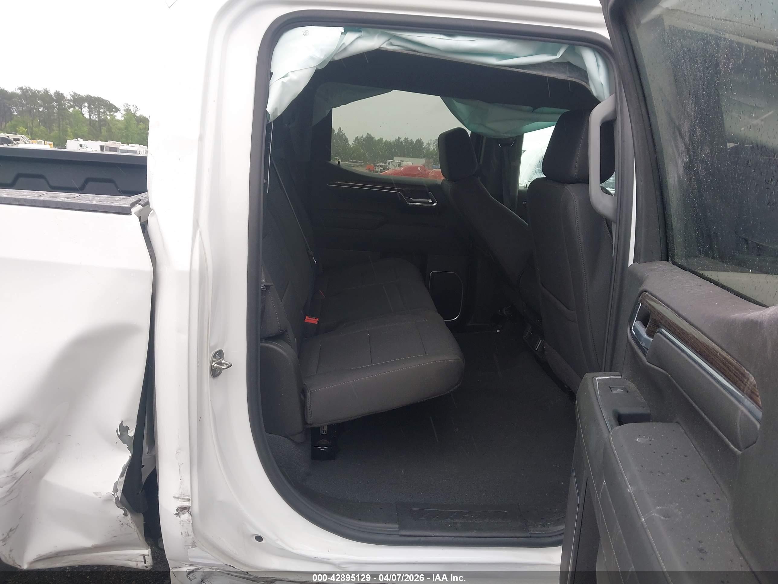 CHEVROLET SILVERADO image 8