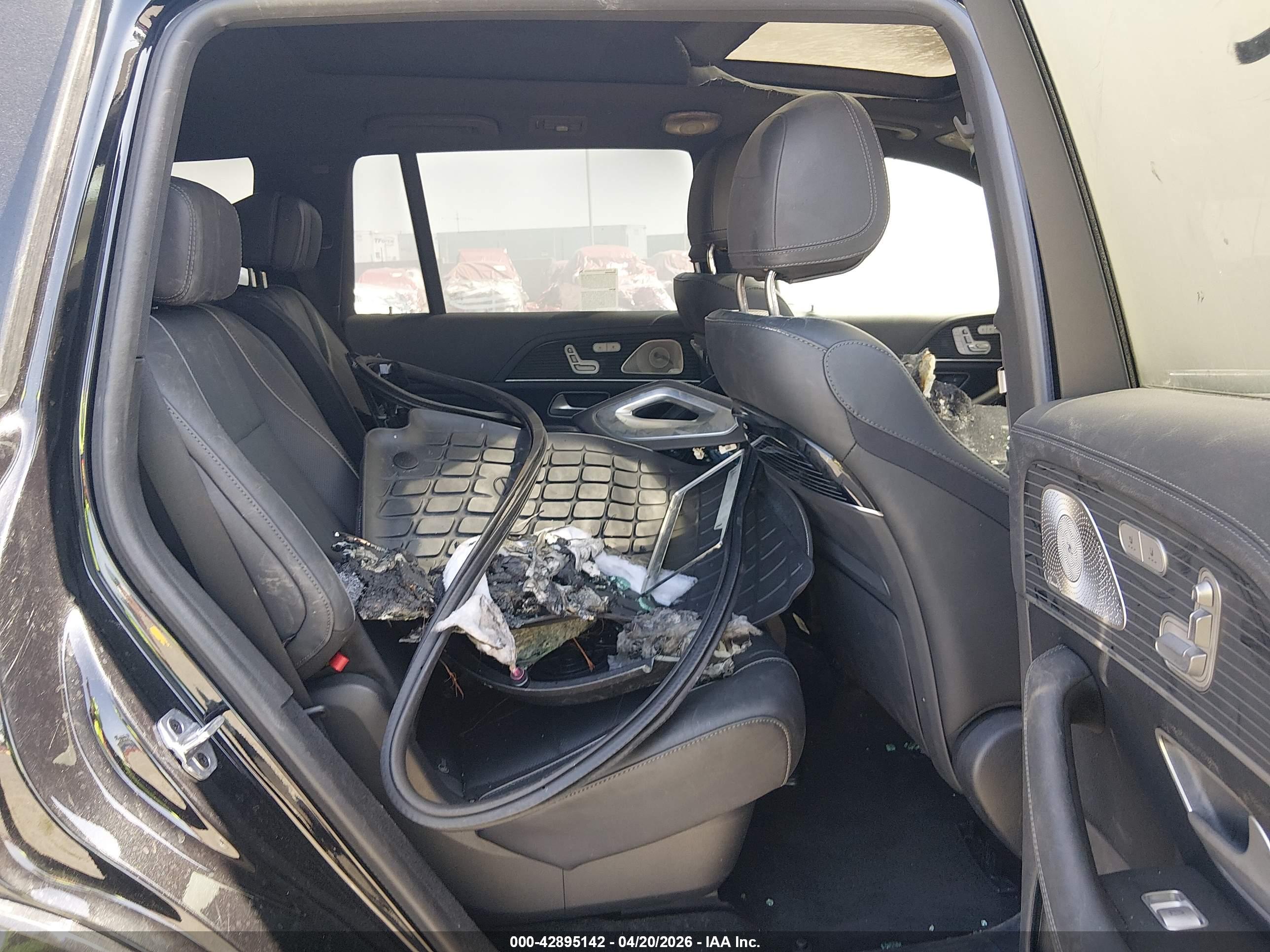 MERCEDES-BENZ GLS image 8
