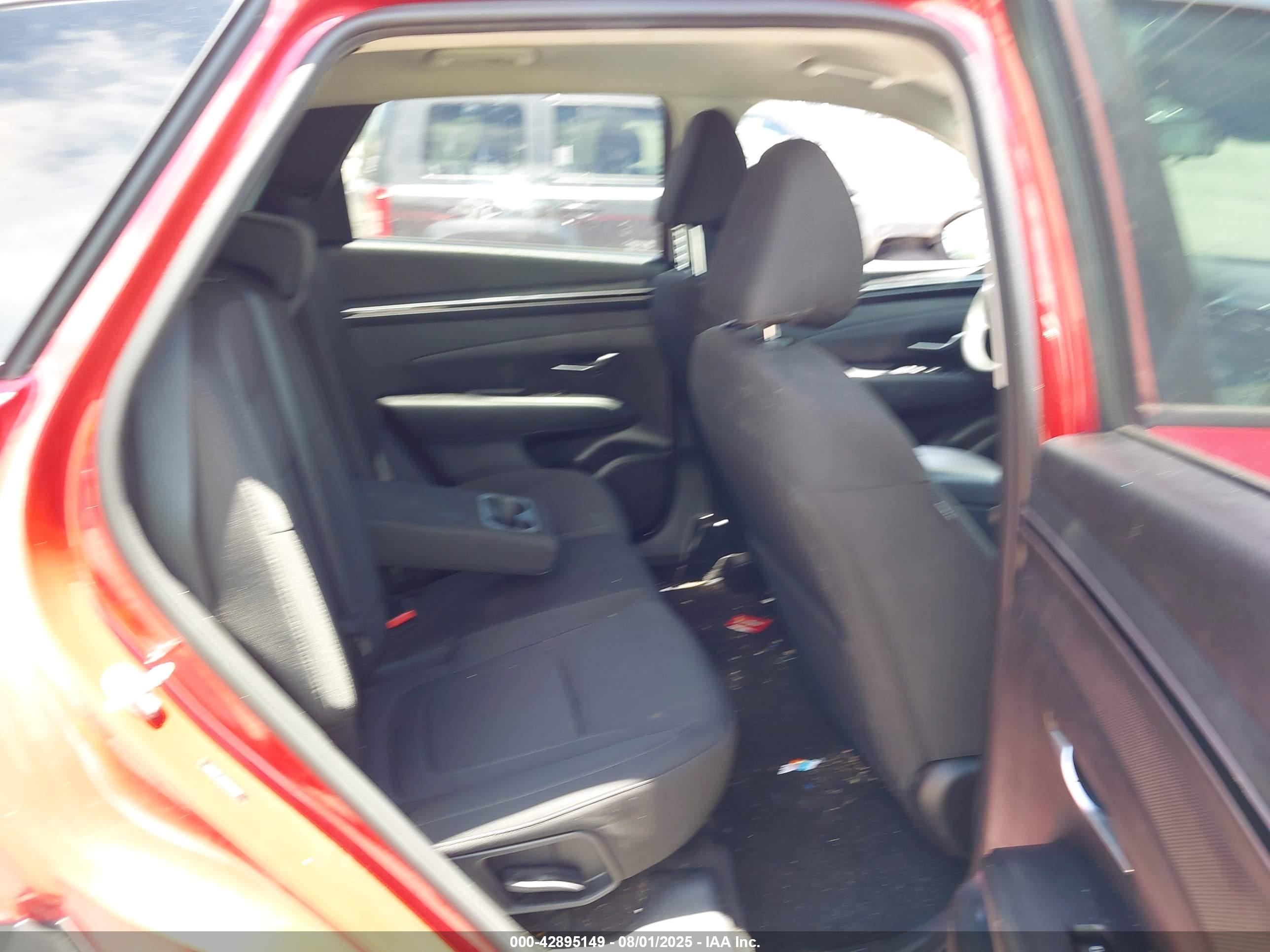HYUNDAI TUCSON image 8