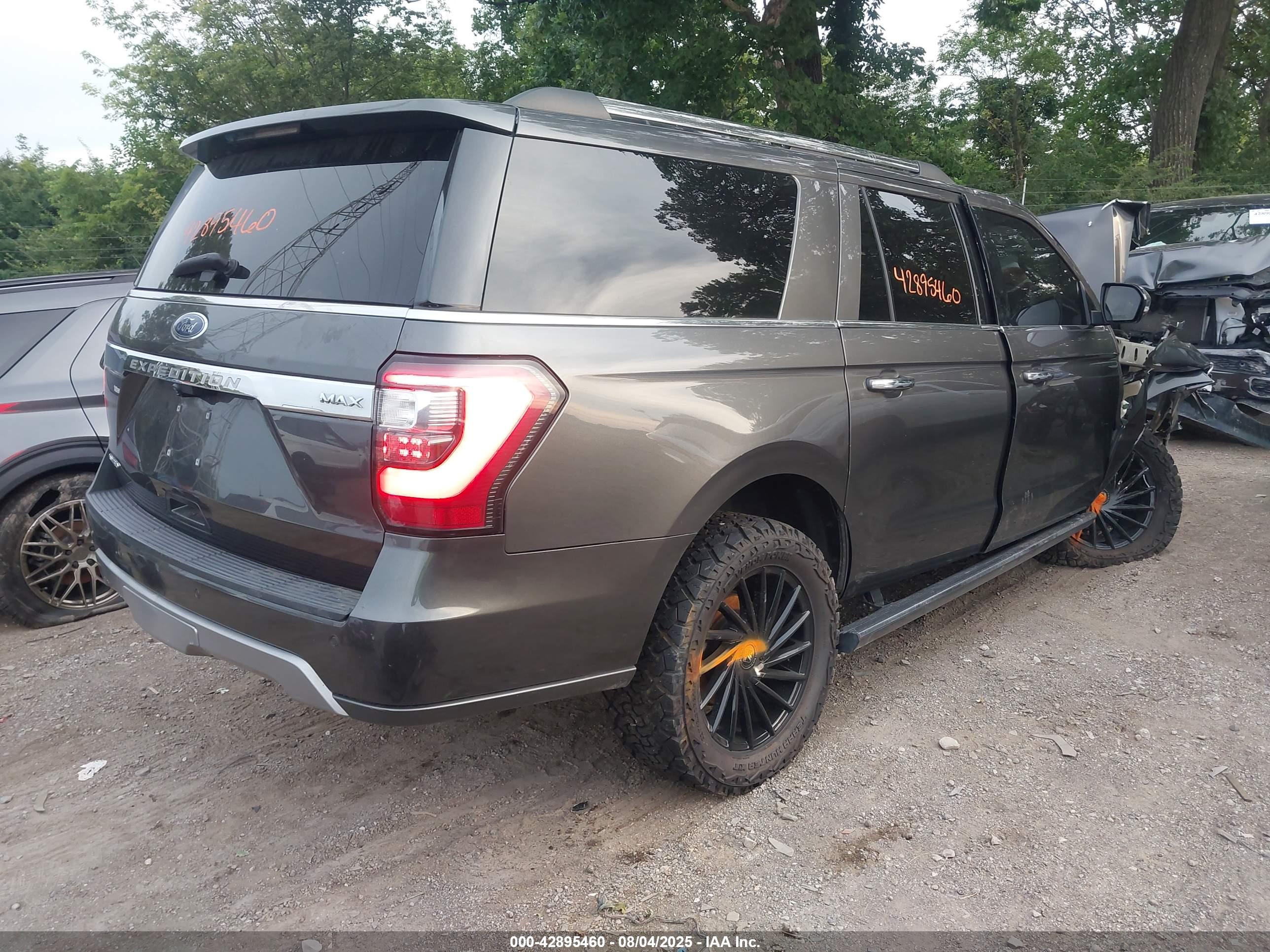 FORD EXPEDITION image 4