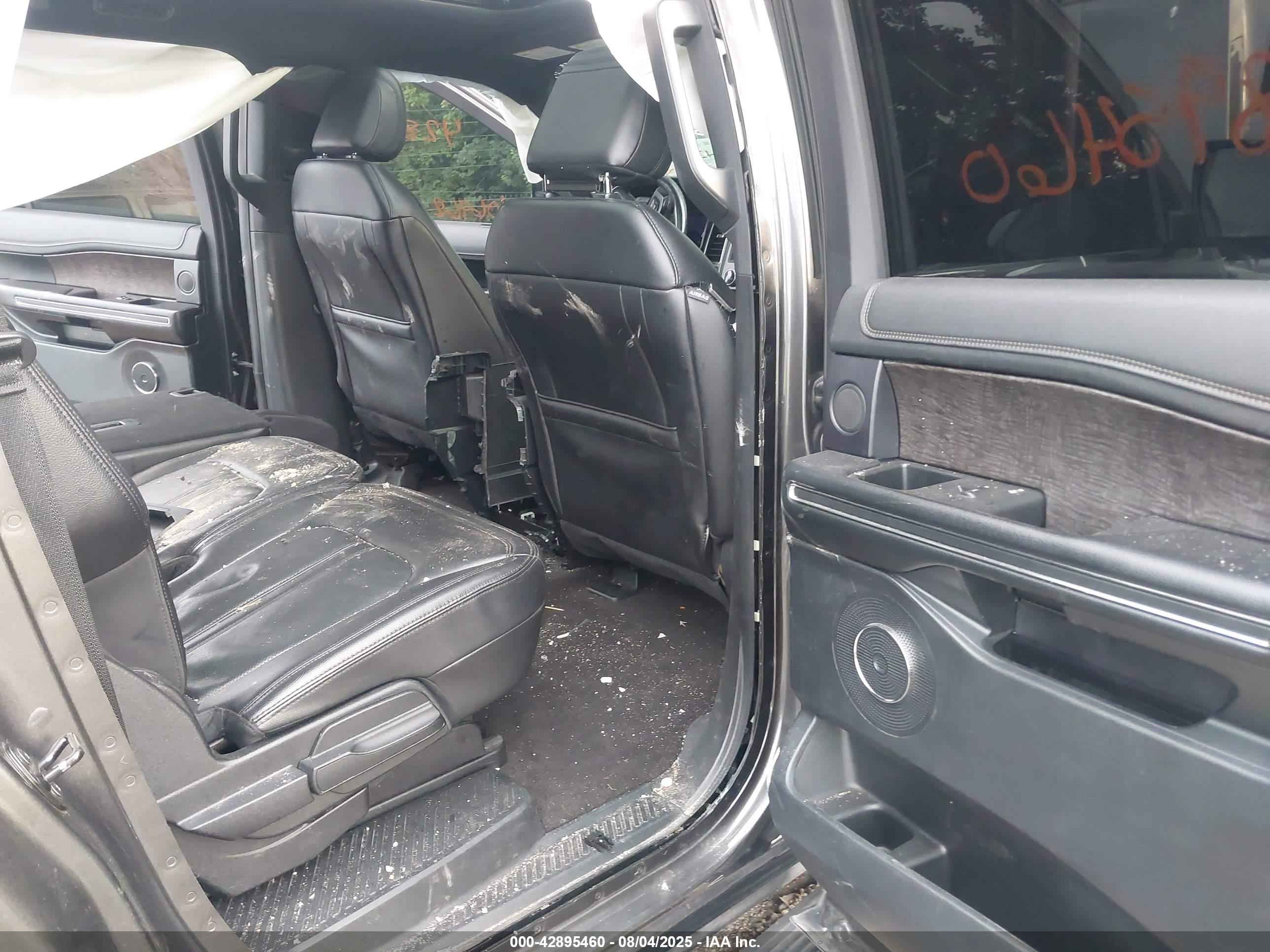 FORD EXPEDITION image 8
