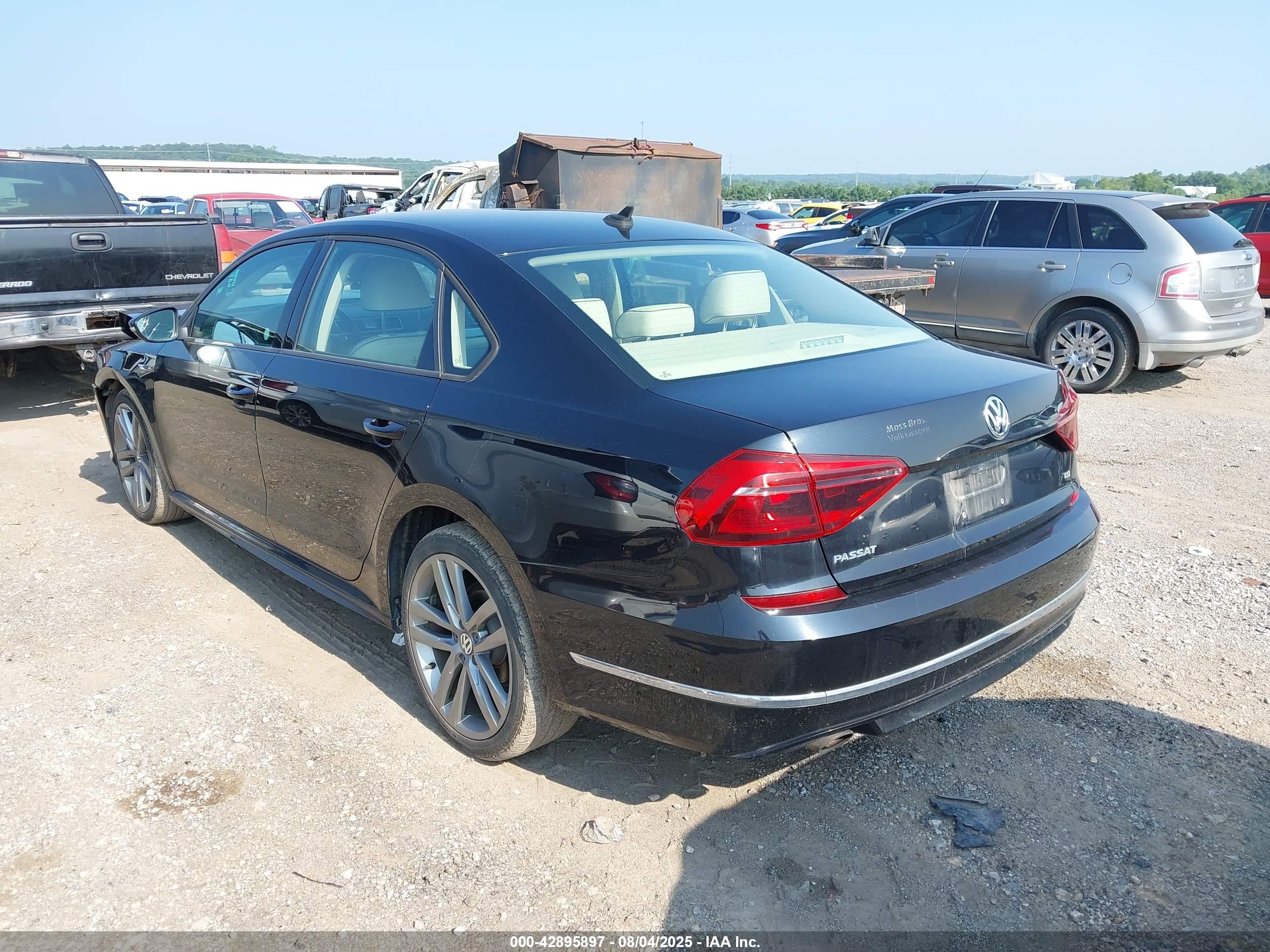 VOLKSWAGEN PASSAT image 3
