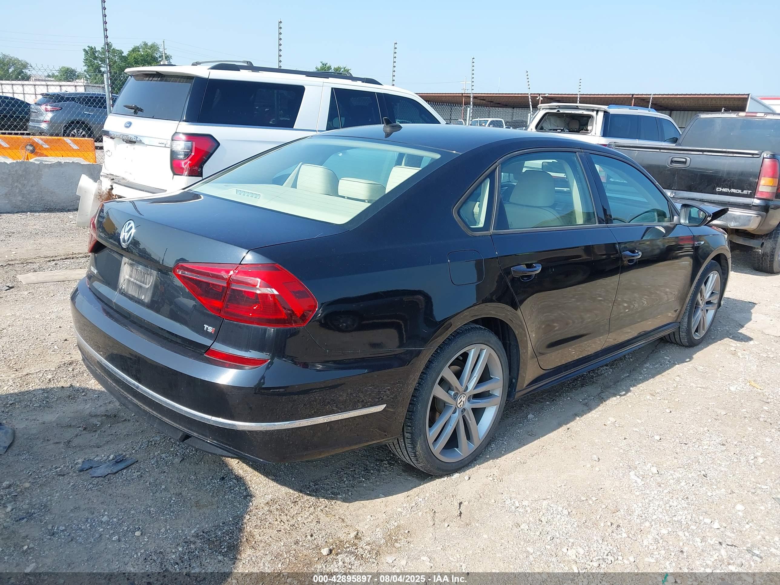 VOLKSWAGEN PASSAT image 4