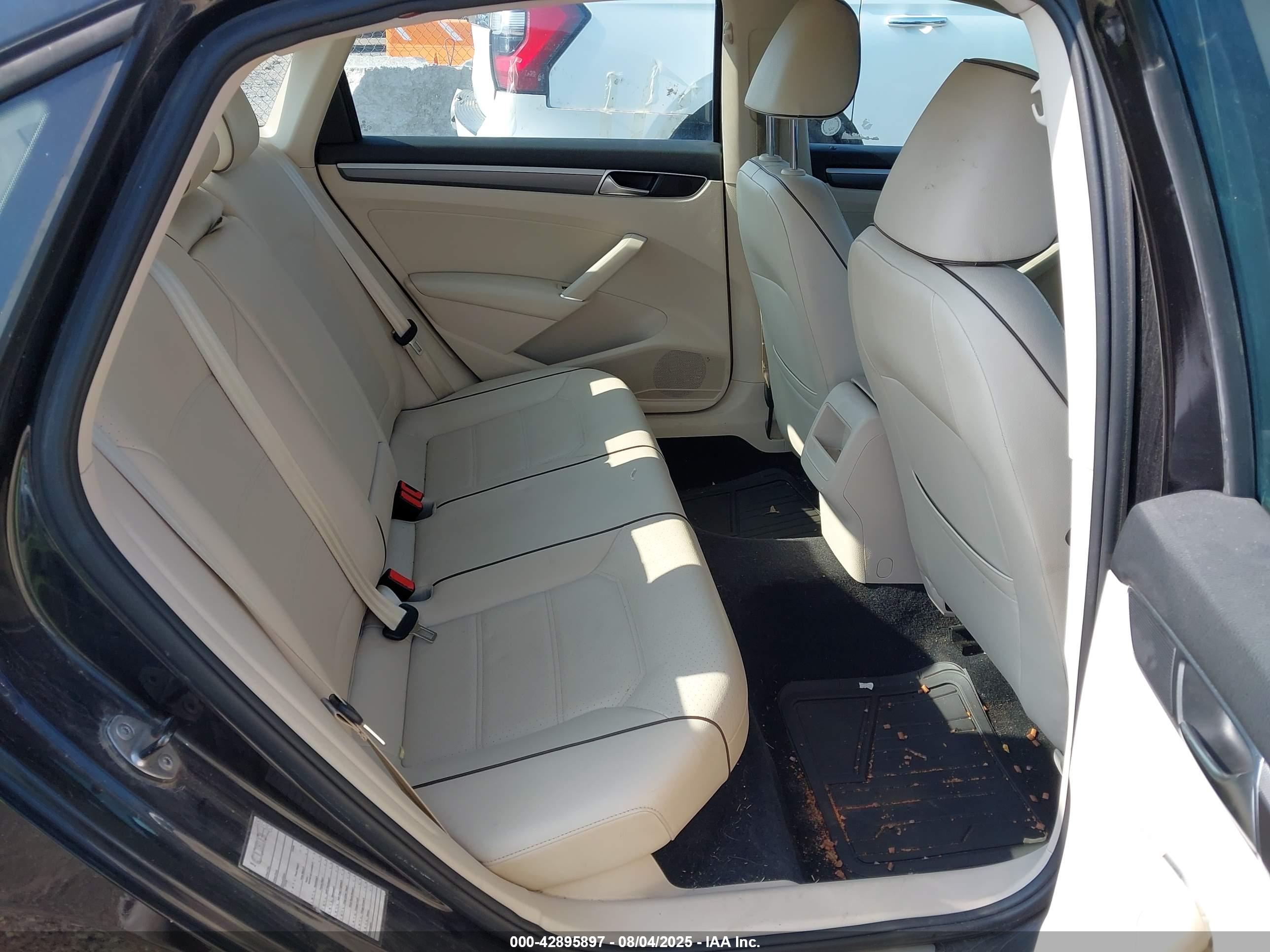 VOLKSWAGEN PASSAT image 8