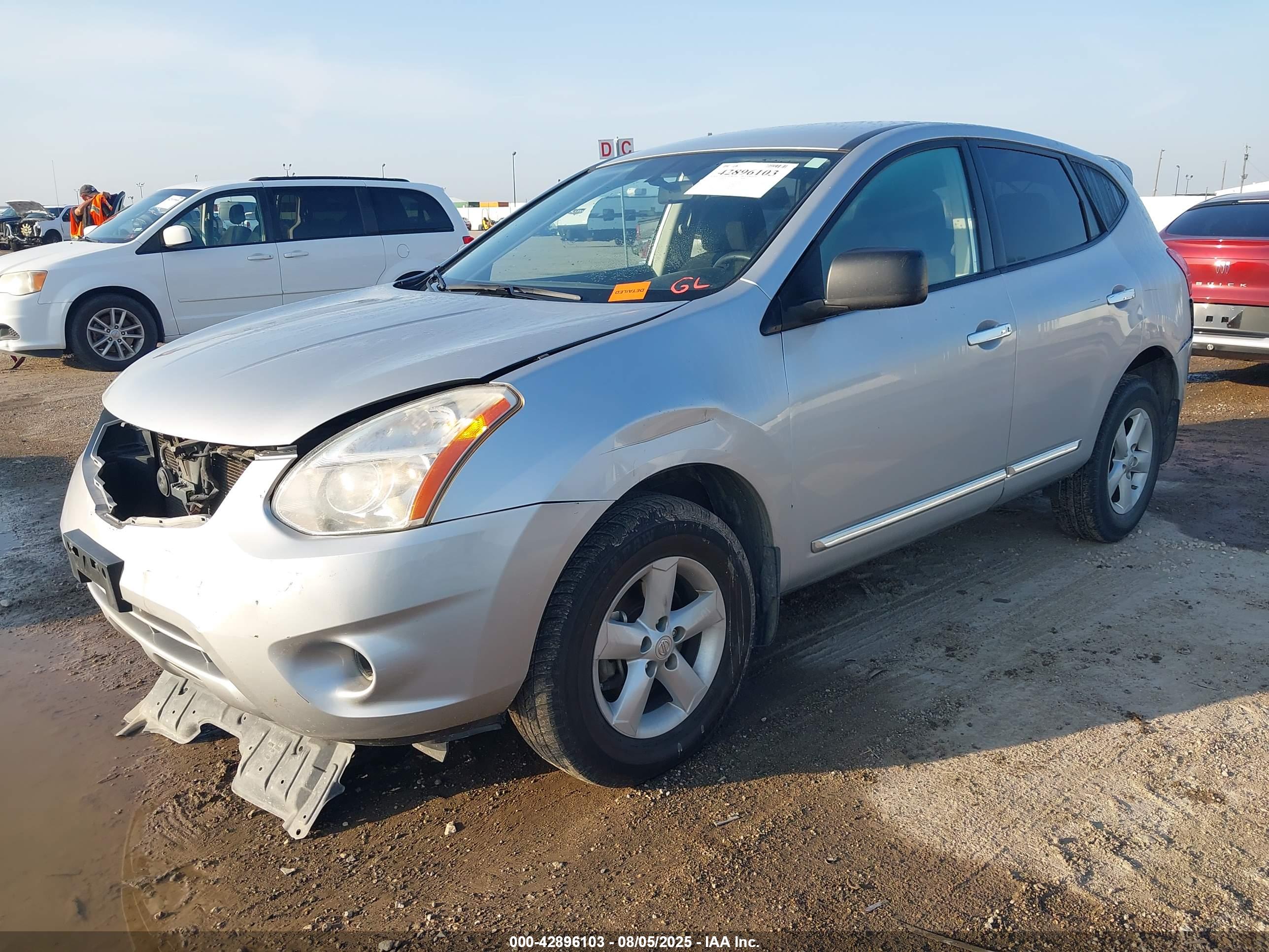NISSAN ROGUE image 2