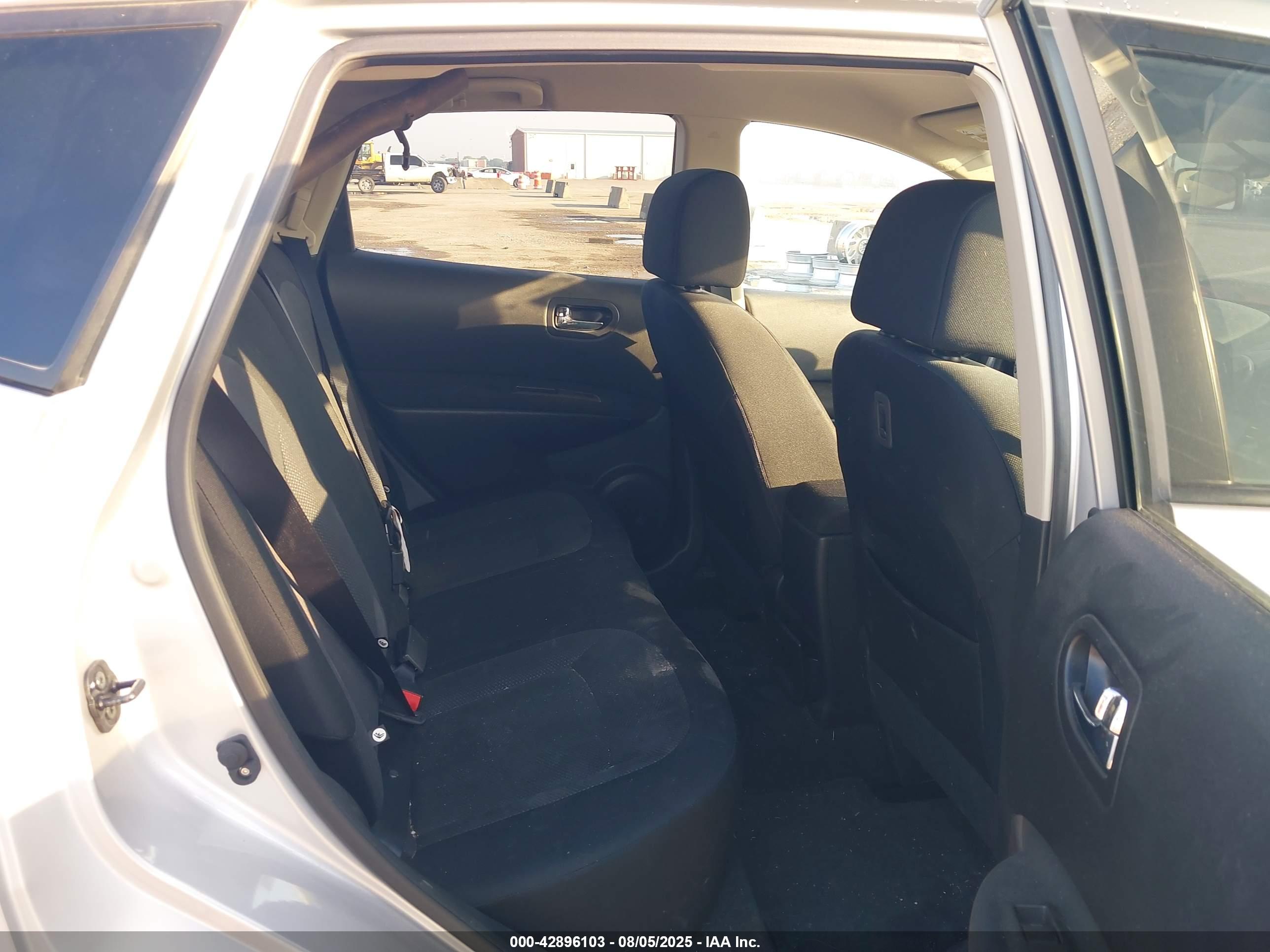 NISSAN ROGUE image 8