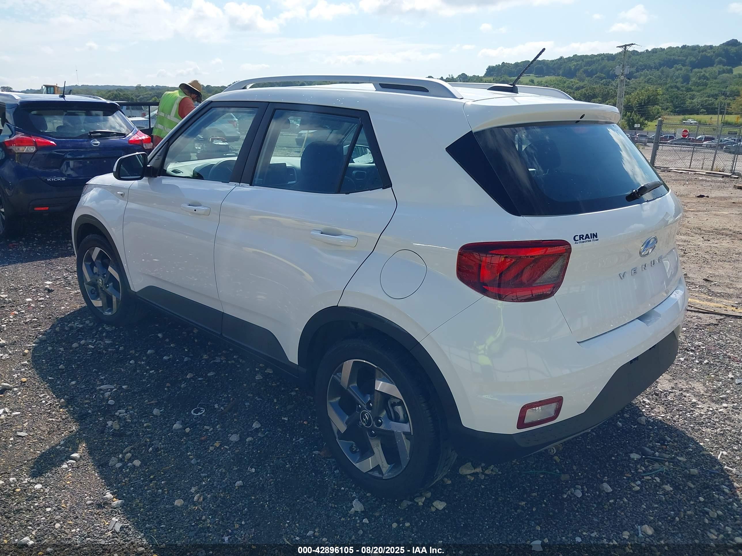 HYUNDAI VENUE image 3