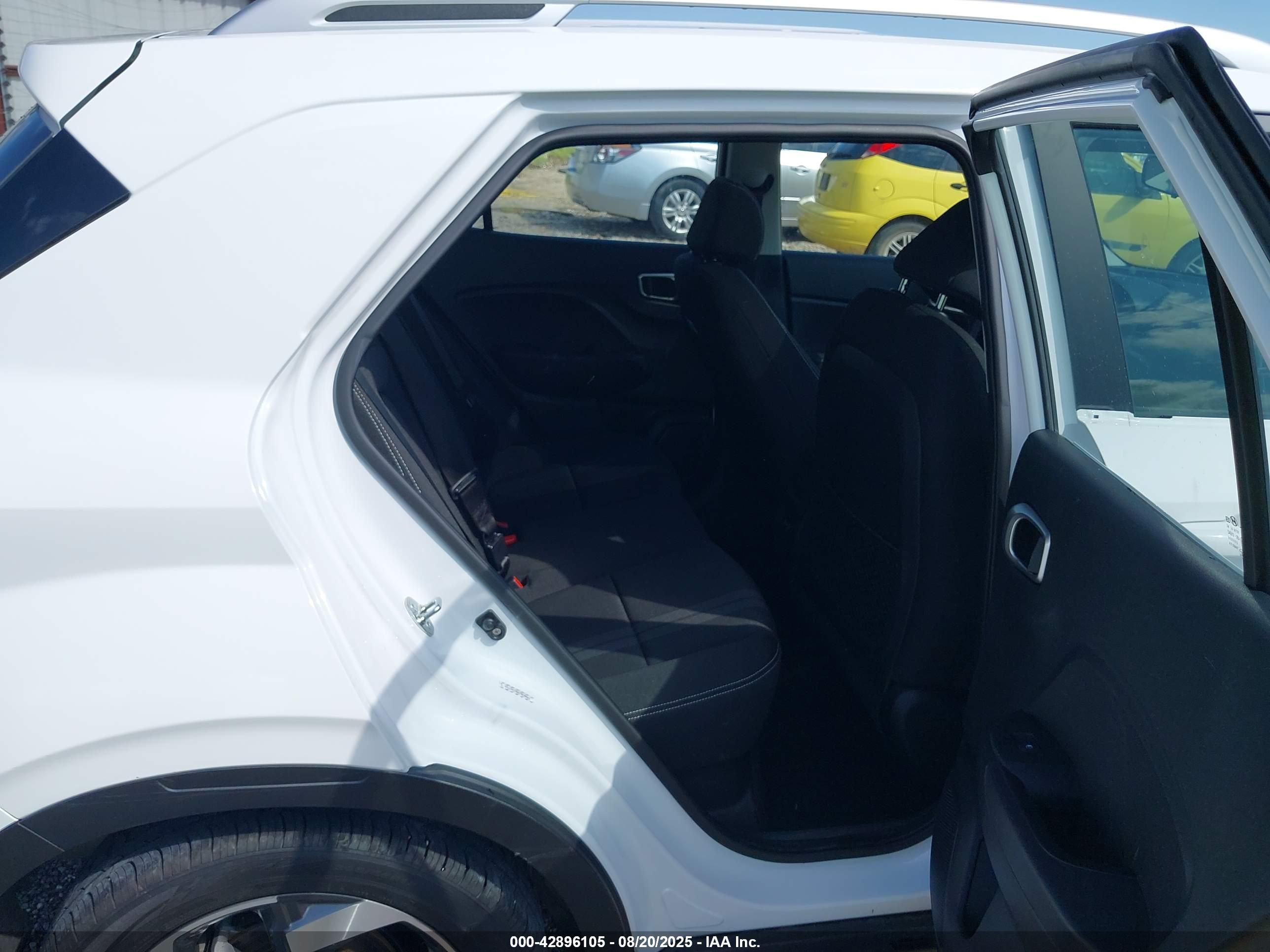 HYUNDAI VENUE image 8