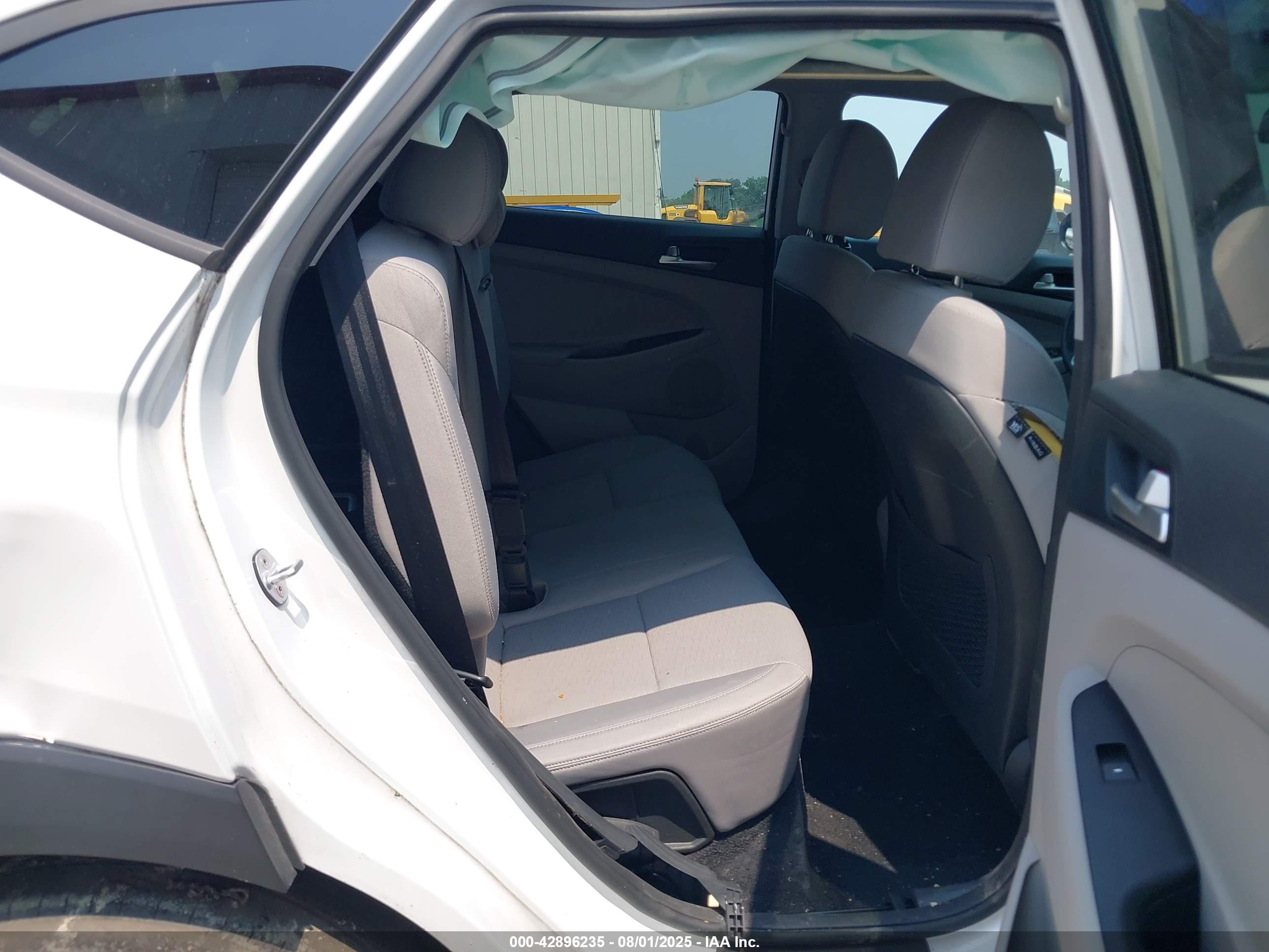 HYUNDAI TUCSON image 8